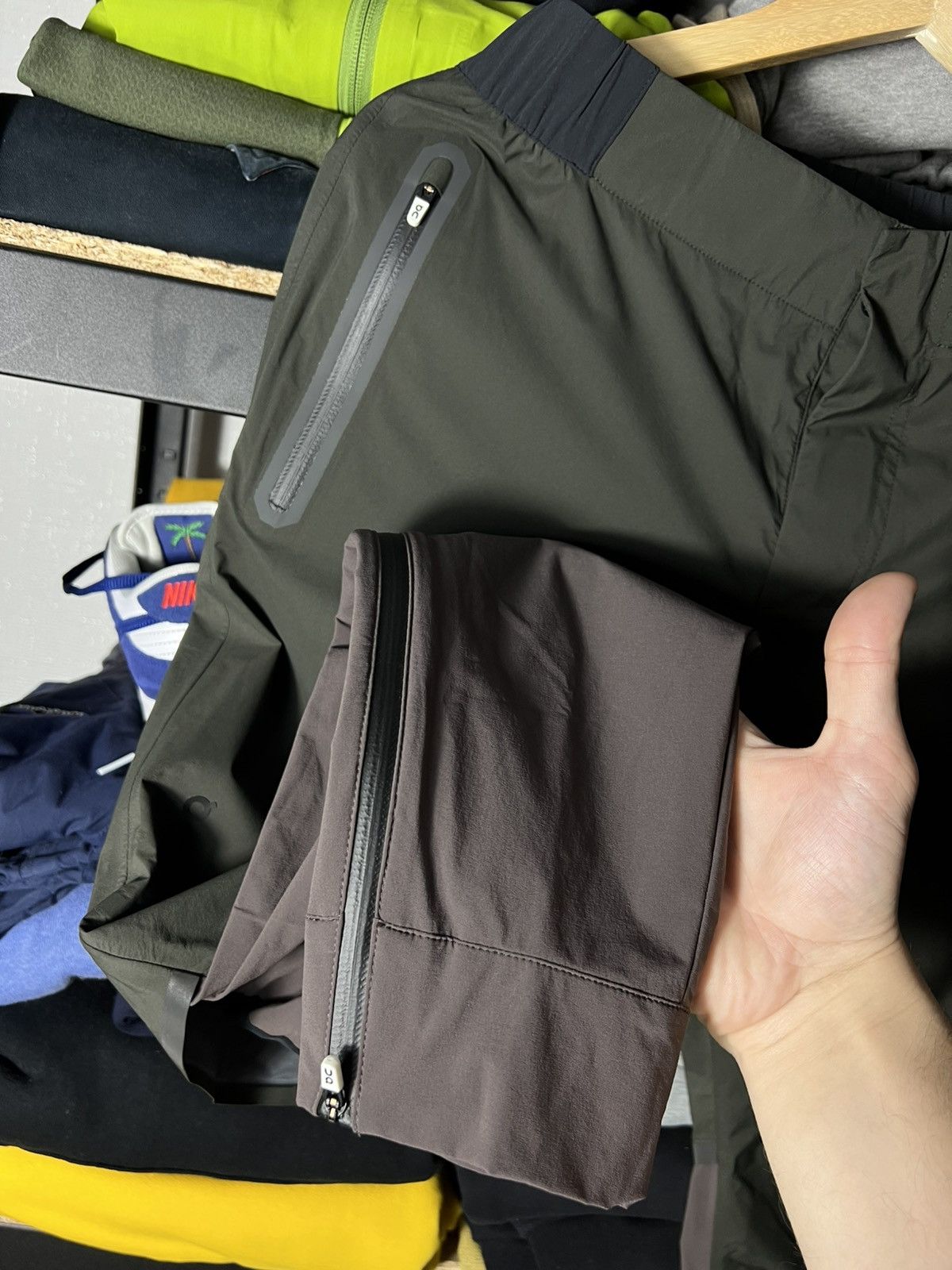 On 🔥 On Clound Women’s Waterproof Pants Olive/Brown Size S Size 27" / US 4 / IT 40 - 9 Thumbnail