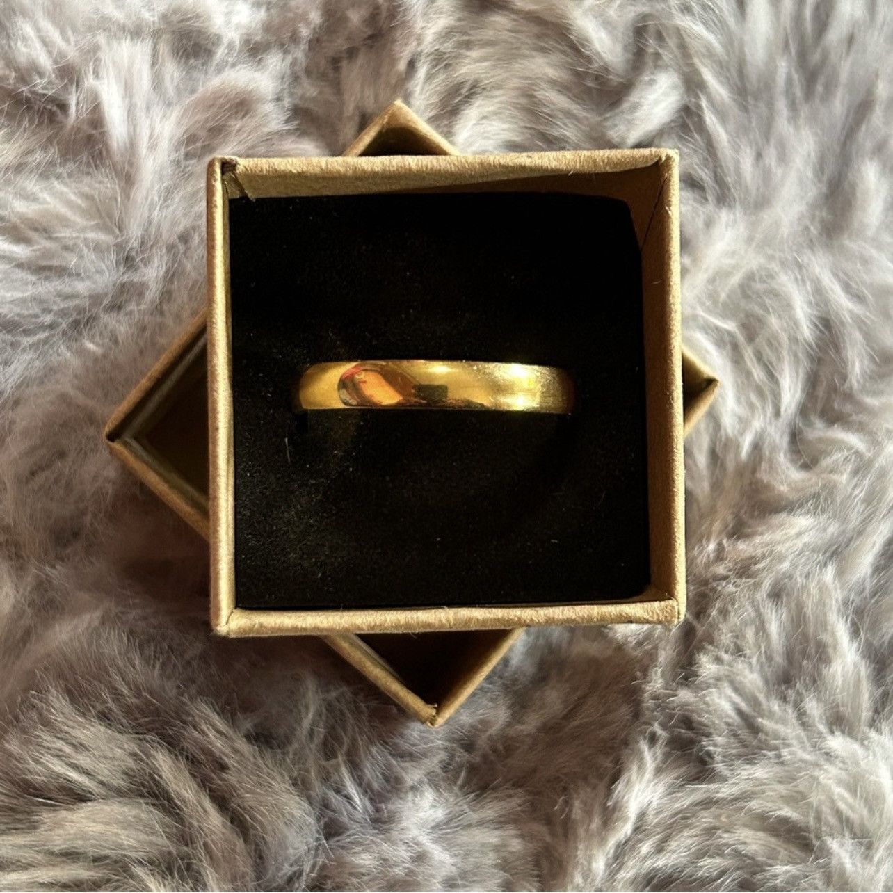 Jewelry Men’s 18kt solid yellow gold 4mm classic dome band NIB 13.5 Size ONE SIZE - 3 Thumbnail