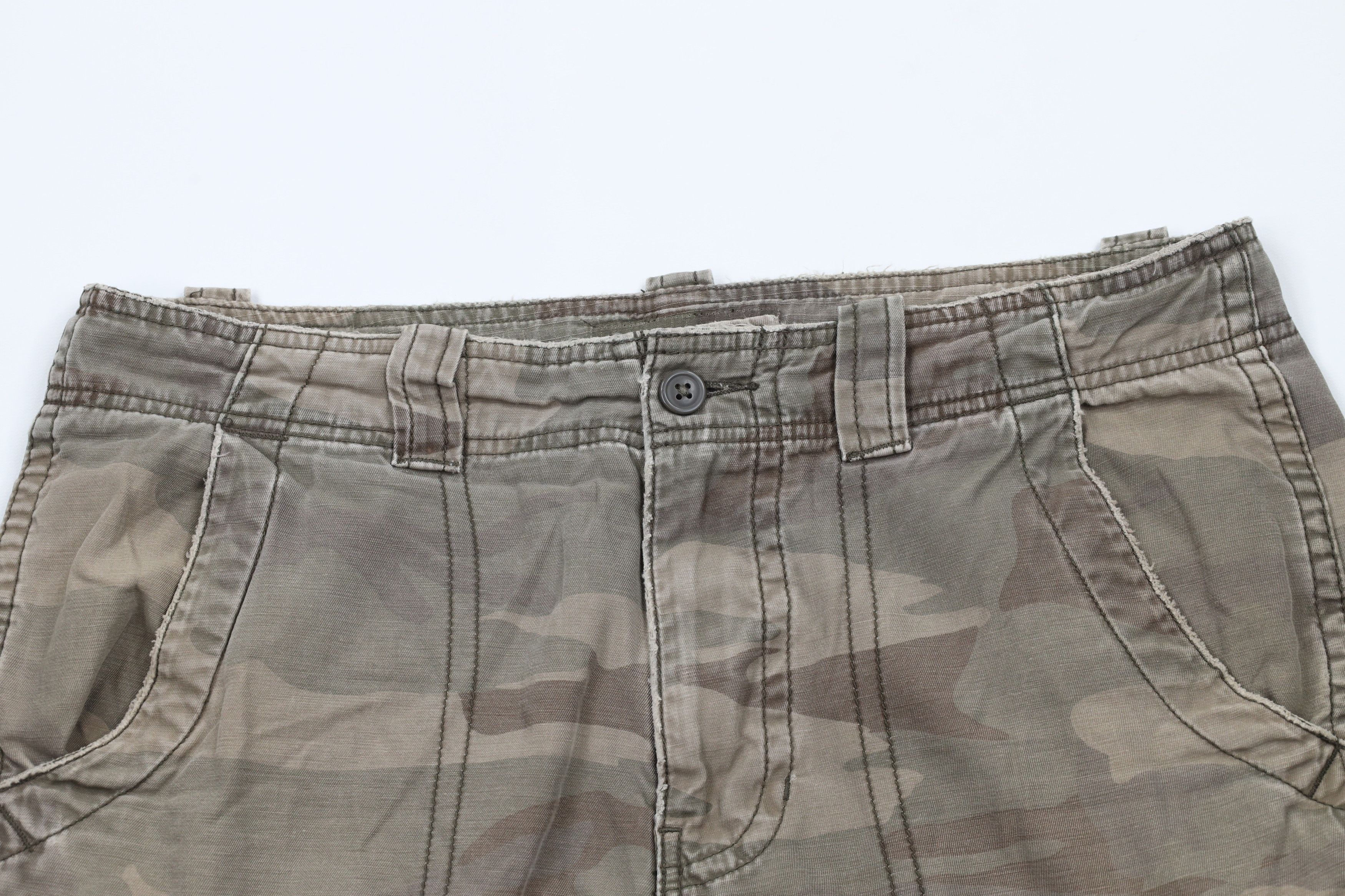 Vintage Vintage 90s Streetwear Heavyweight Camouflage Cargo Shorts Size US 32 / EU 48 - 2 Thumbnail