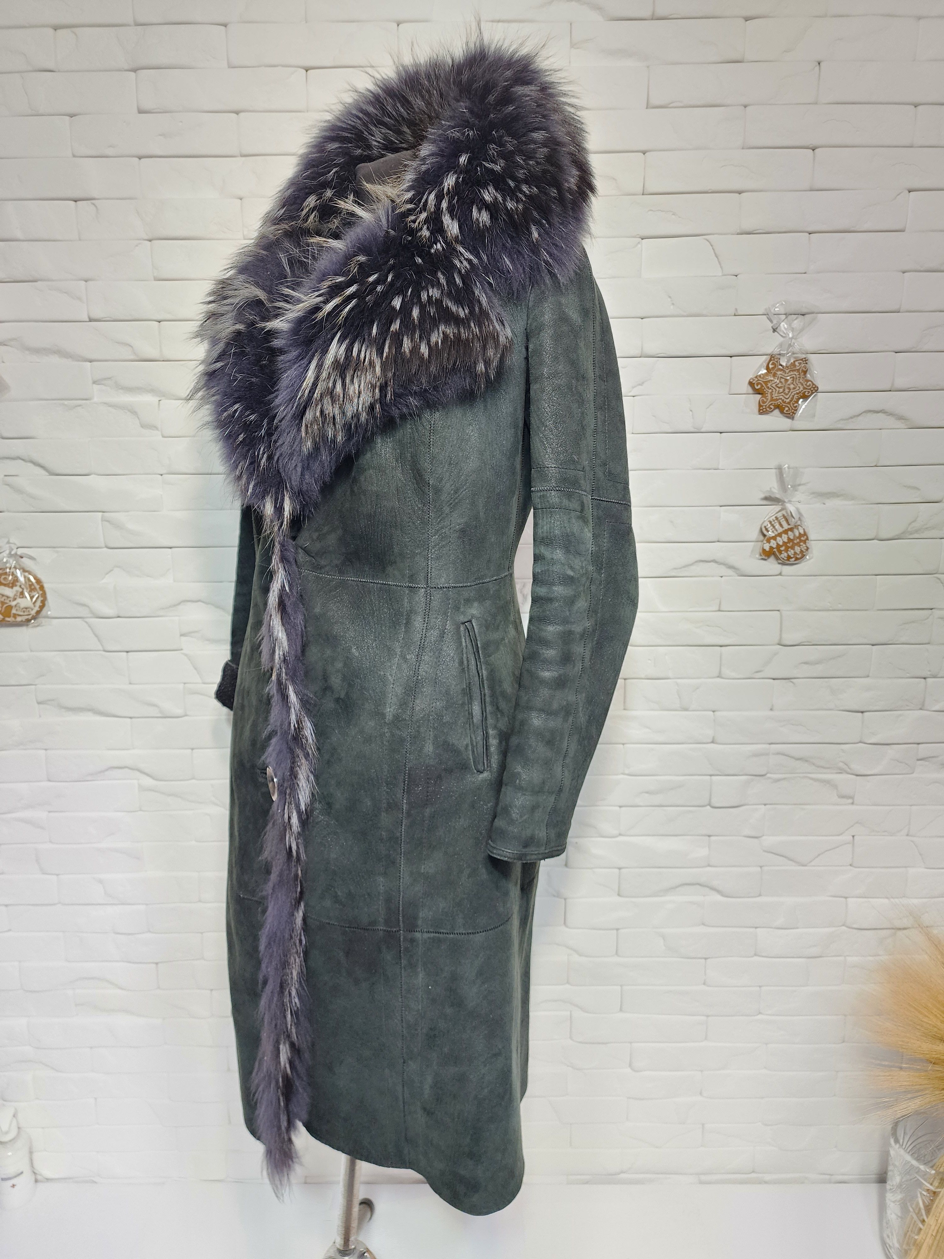 Furla Black Sheepskin Coat: Women's Genuine Fur, Button Front Size M / US 6-8 / IT 42-44 - 2 Thumbnail