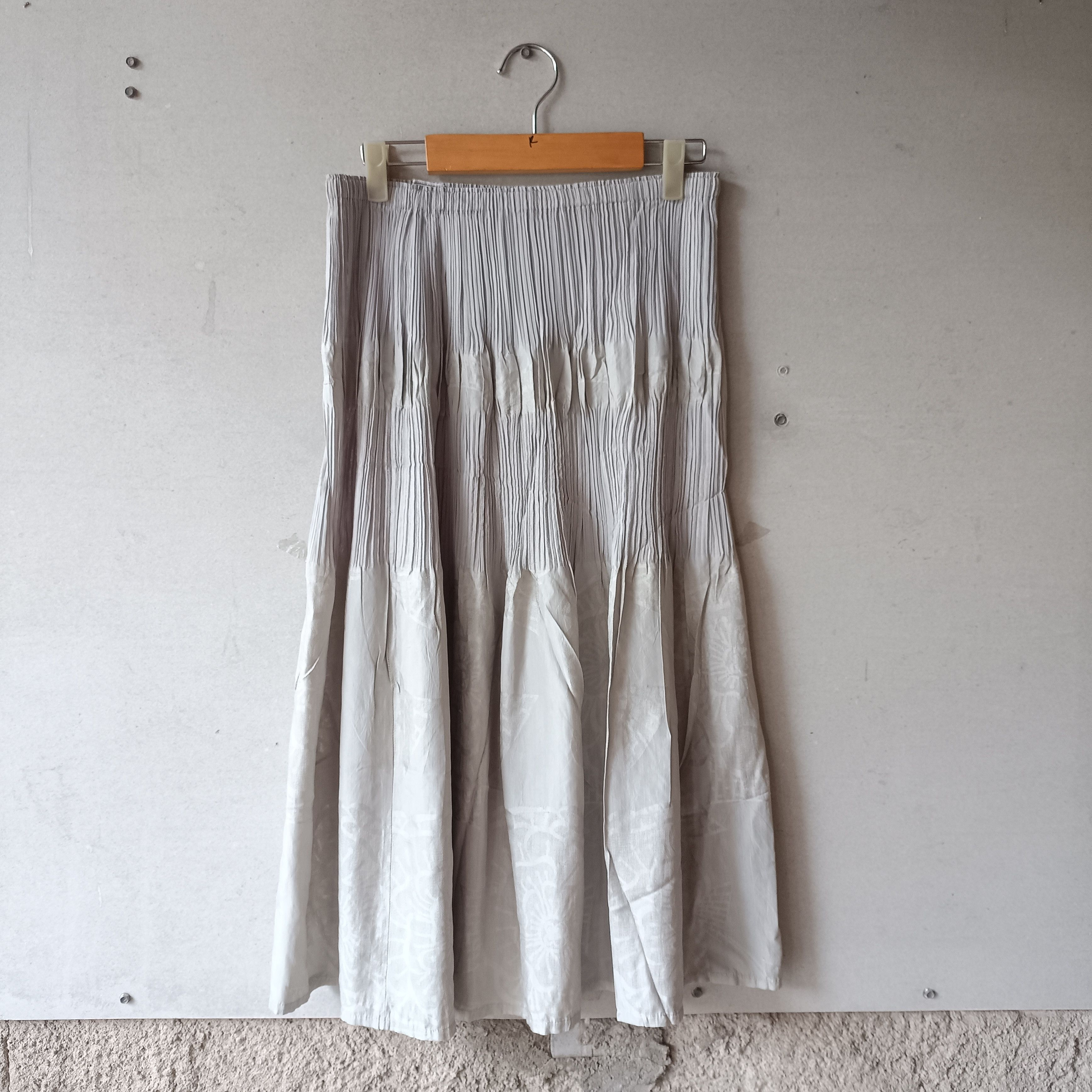 Issey Miyake Issey Miyake Fete Skirt Pleated Flower Patern Size 30" / US 8 / IT 44 - 1 Thumbnail