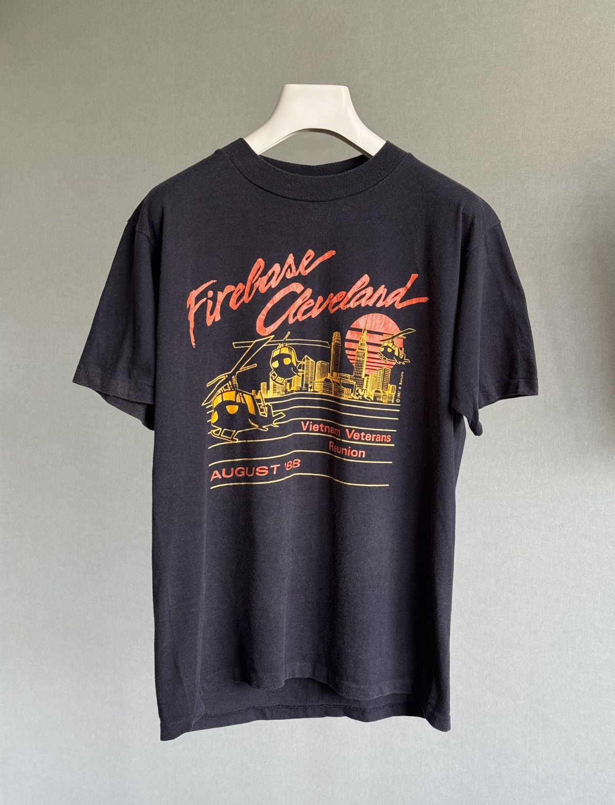 Vintage Vintage Firebase Cleveland Vietnam Vets Reunion '88 T-Shirt Size US L / EU 52-54 / 3 - 1 Thumbnail