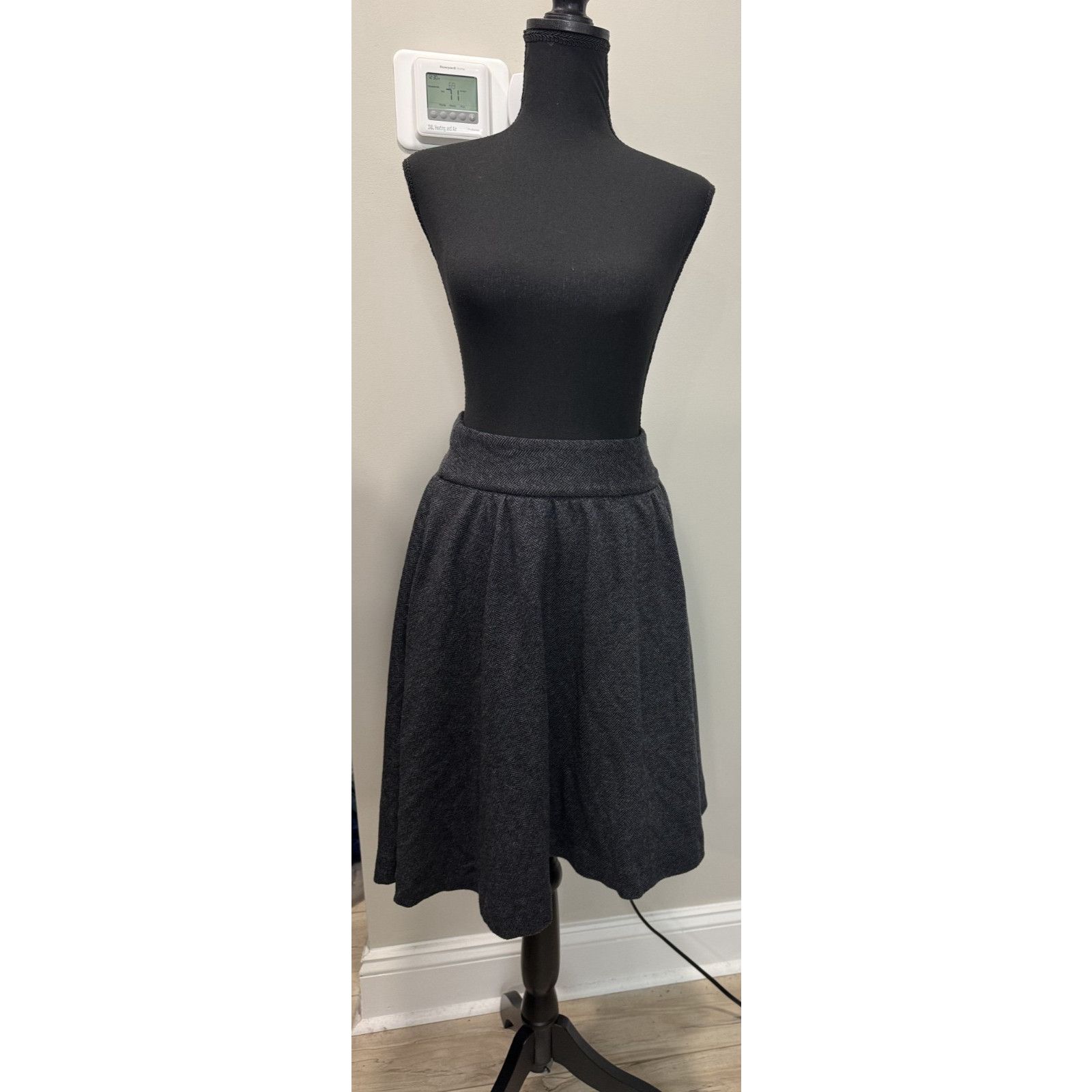 Banana Republic Banana Republic Wool Blend Herringbone A-Line Skirt 12 Size 34" / US 12 / IT 48 - 1 Thumbnail