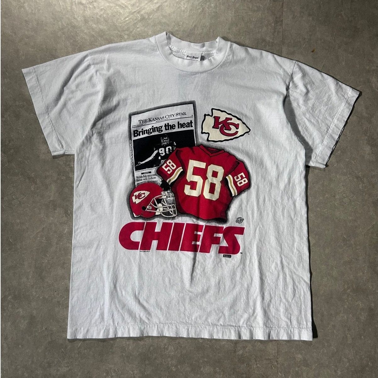 Other Vintage Kansas City Chiefs Derrick Thomas Newspaper T-Shirt Size US XL / EU 56 / 4 - 1 Thumbnail