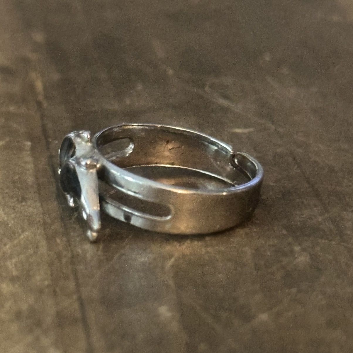 Vintage Vintage silver tone jumping abalone dolphins ring Size ONE SIZE - 6 Thumbnail