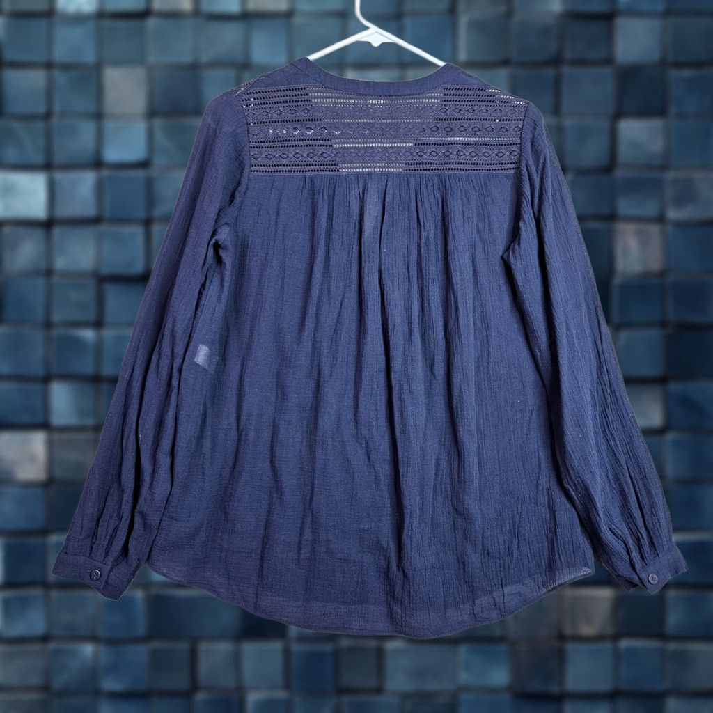 Diane von Furstenberg Diane von Furstenberg Blouse Women's Size 6 Navy Lace Trim Long Sleeve V-Neck Button Regular Knit/Cotton Blend Size M / US 6-8 / IT 42-44 - 1 Thumbnail