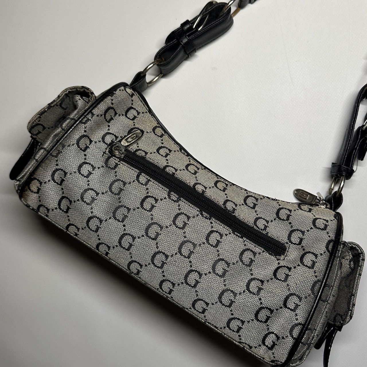Other GUESS STYLE VINTAGE Y2K MONOGRAM SHOULDER BAG Studded Size ONE SIZE - 9 Thumbnail