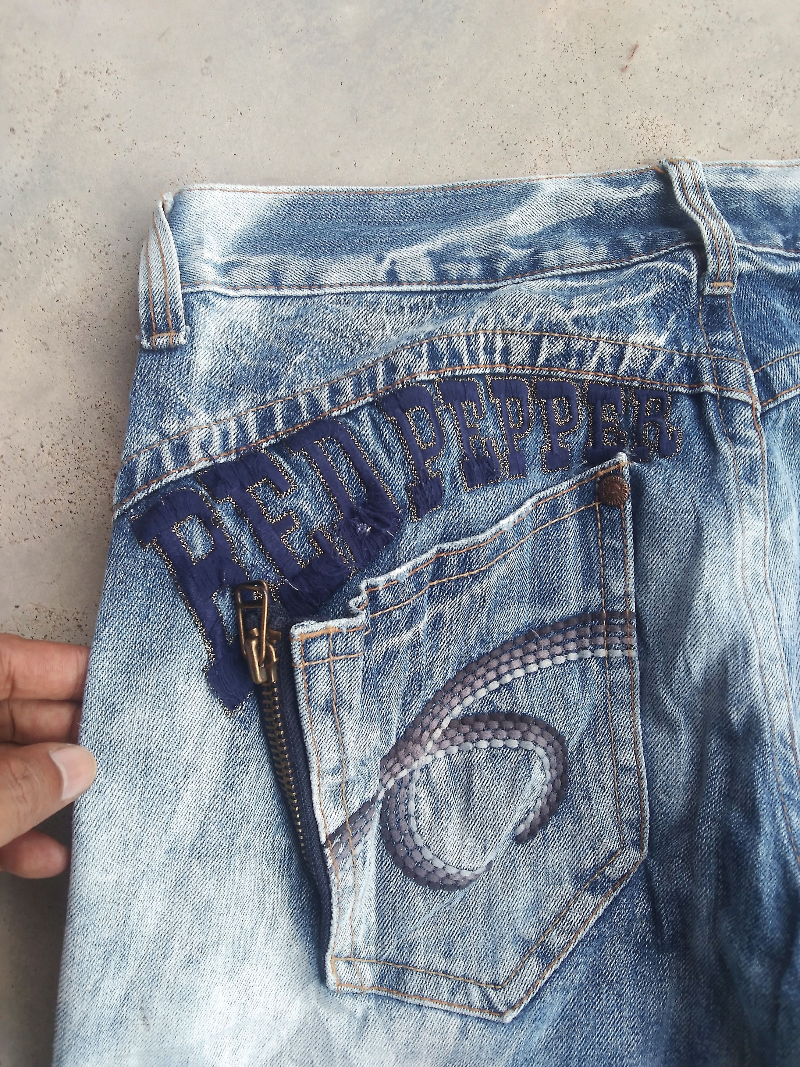 Japanese Brand Vintage Red Pepper Men Straight Leg Distressed Jeans 32x30 Size US 32 / EU 48 - 3 Thumbnail