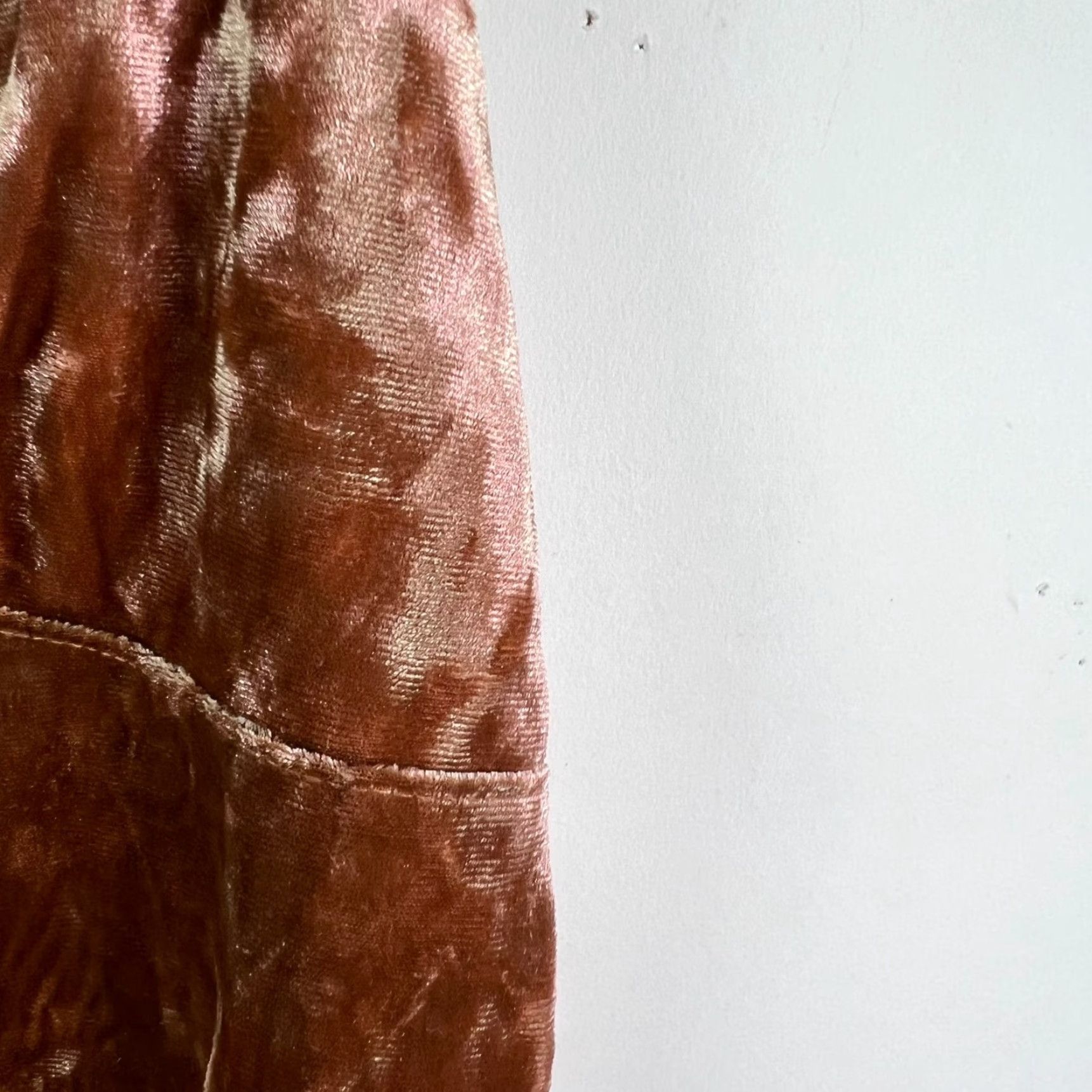 Forever 21 FOREVER 21 Tank Top Camisole S Brown Velvet Velour Sleeveless V-Neck Spaghetti Strap Womens Size S Size S / US 4 / IT 40 - 2 Thumbnail