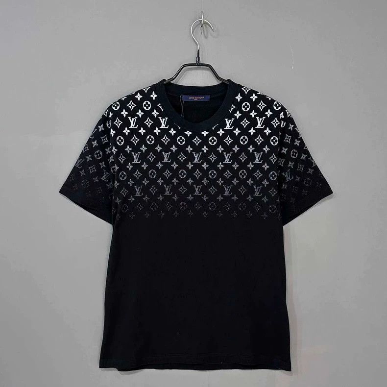 Louis Vuitton Louis Vuitton Black Gradient Logo T-shirt - dmc Size US M / EU 48-50 / 2 - 1 Thumbnail