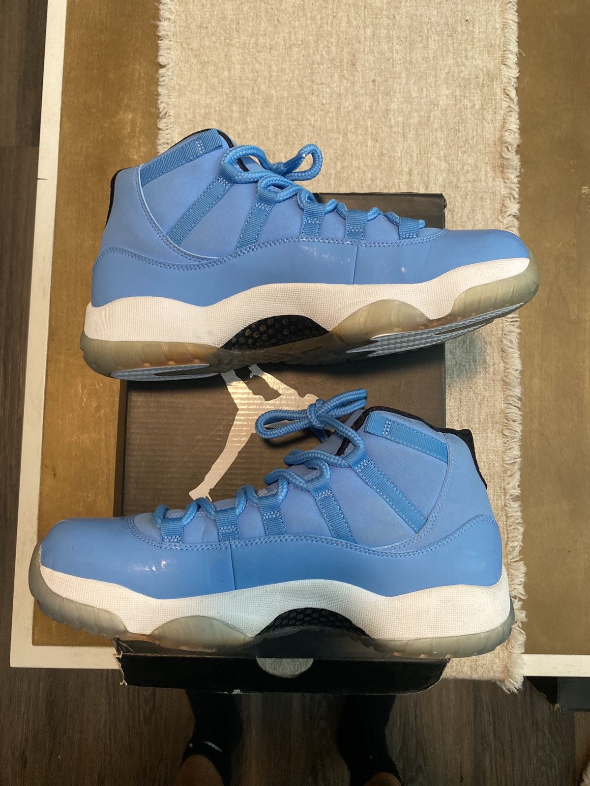 Air Jordan 11 Pantone sz 9.5