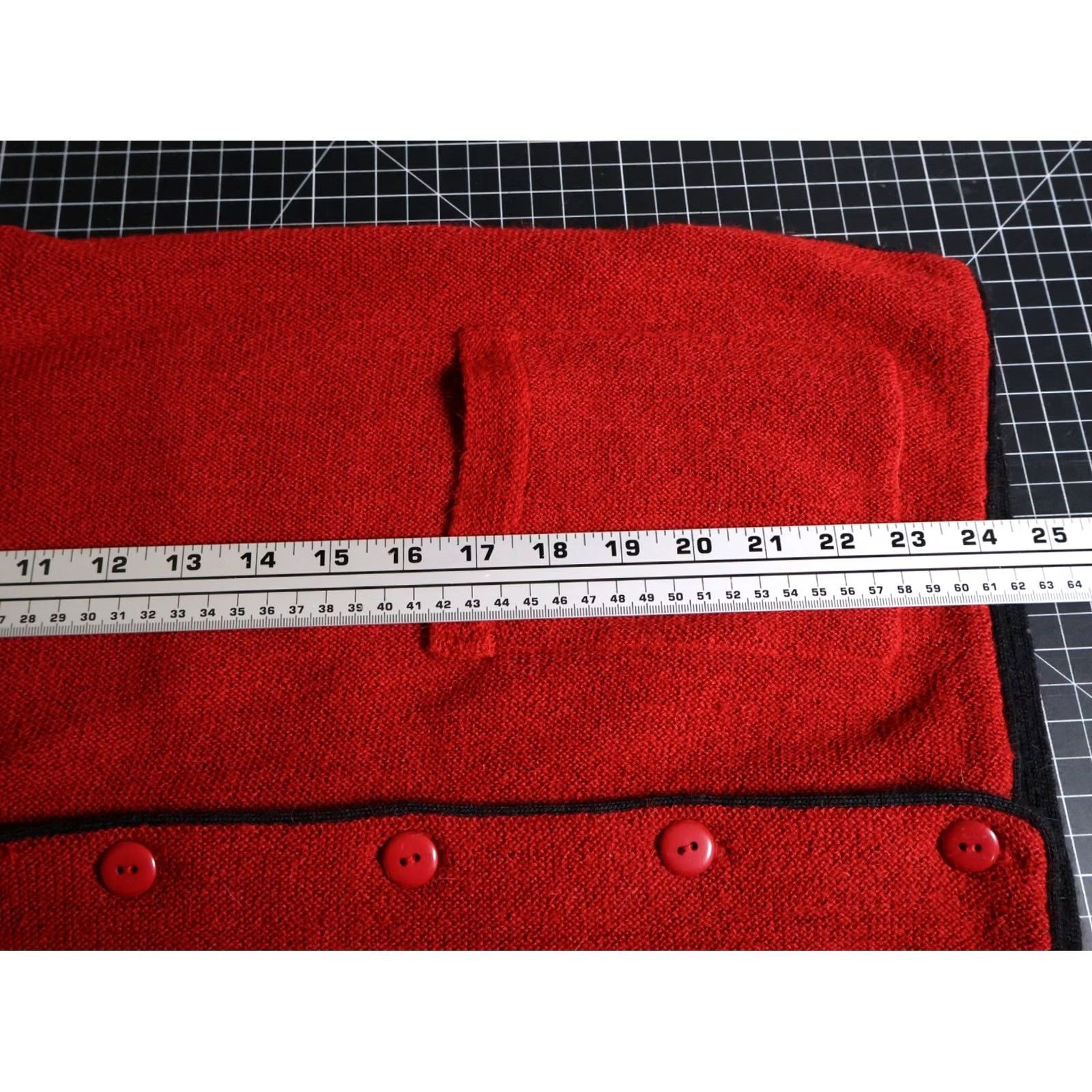 Vintage VINTAGE Links Sweater Vest Shirt Womens Medium Red 100% Alpaca Button Up Knit Sleeveless V-Neck Hand Wash Only Retro Preppy 70s Size M / US 6-8 / IT 42-44 - 6 Thumbnail