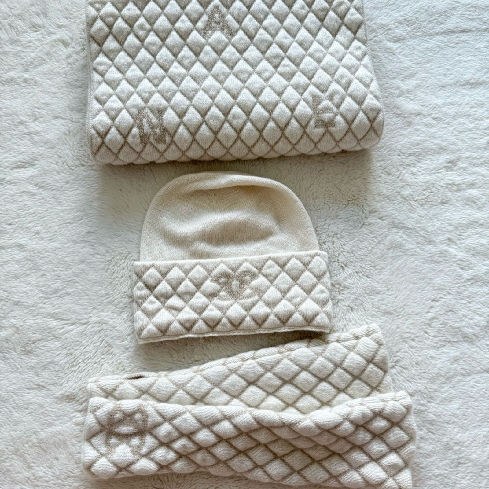 Chanel CHANEL winter cashmere set scarf/ hat Authentic Retail 4500$ Size ONE SIZE - 1 Thumbnail