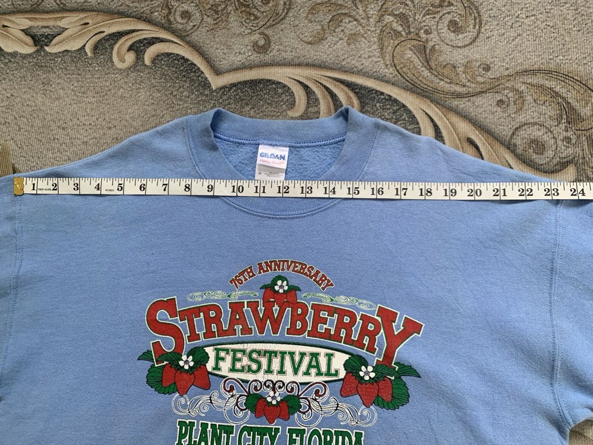 Gildan × Vintage Vtg Strawberry Festival 2011 Sweatshirt by Gildan Size US M / EU 48-50 / 2 - 10 Thumbnail