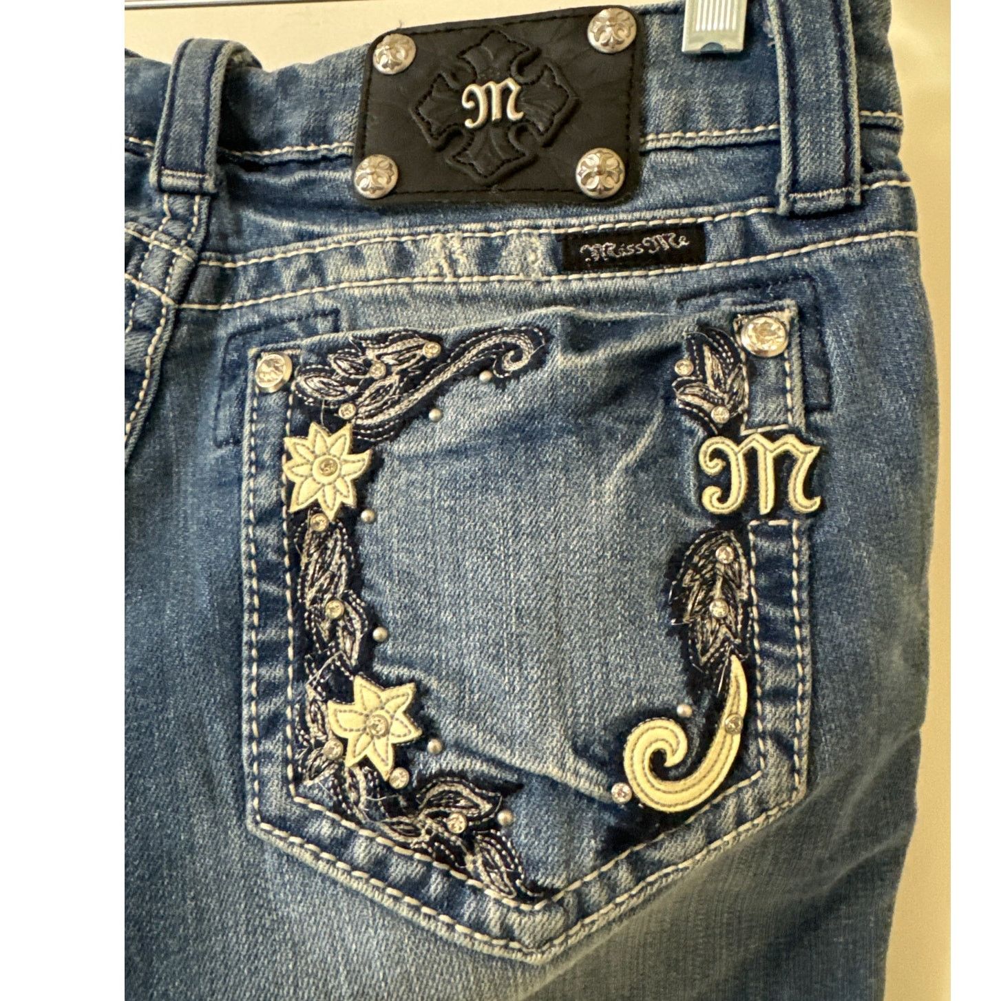 Miss Me Miss Me Jeans 29, JP5446B Cuffed Boot Color MED57B Size 29" - 4 Thumbnail