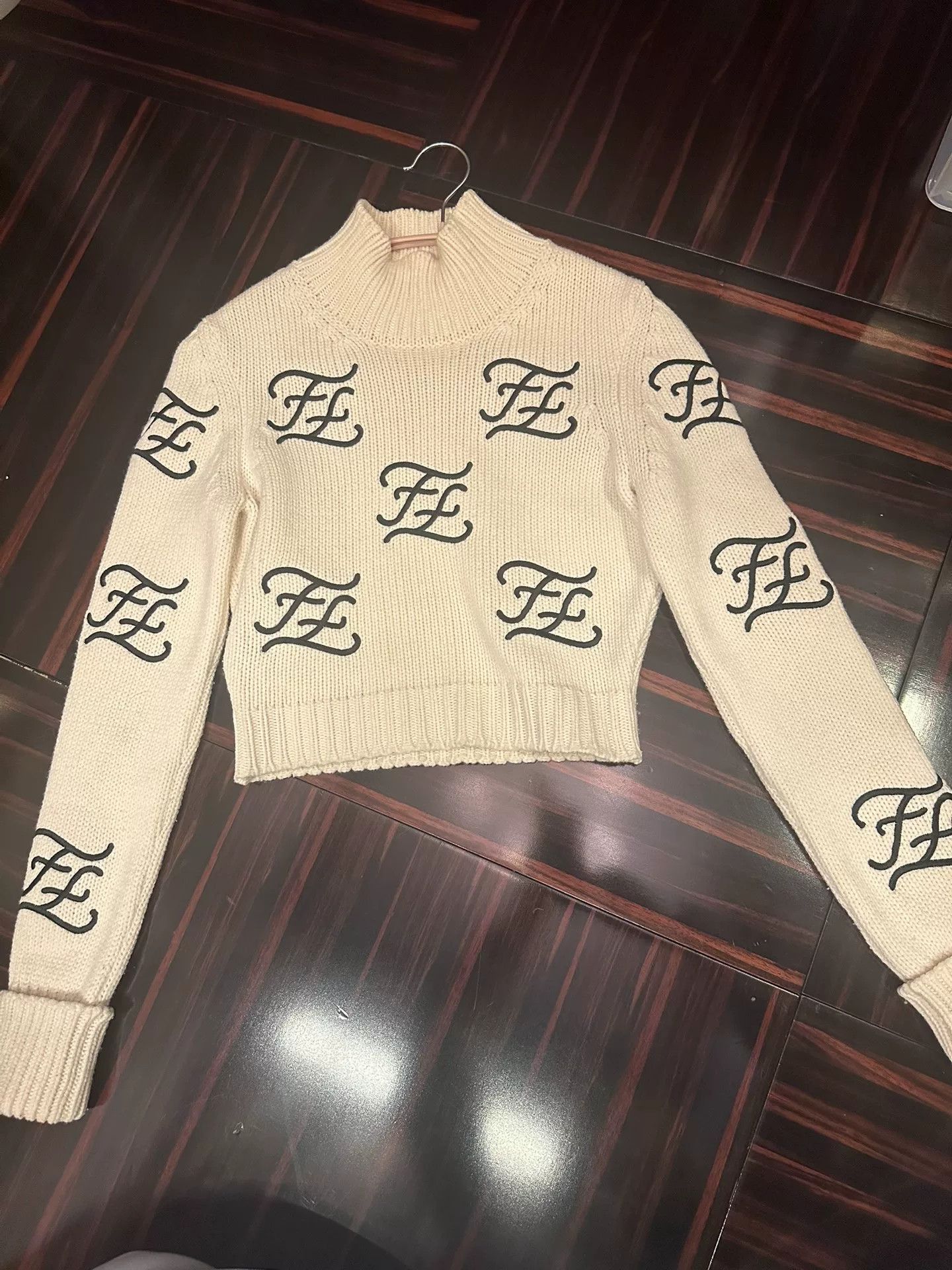 Fendi Fendi Runway Sweater Size XS / US 0-2 / IT 36-38 - 1 Thumbnail