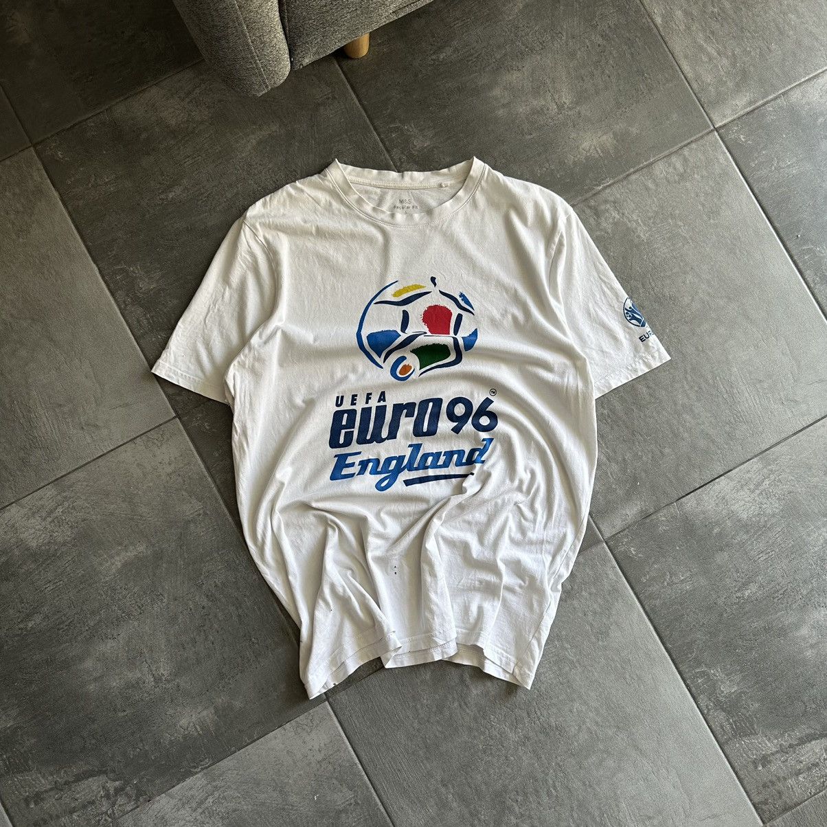 Vintage Vintage UEFA Euro 96 England T-shirts Big Logo Y2K 00s Size US L / EU 52-54 / 3 - 4 Thumbnail