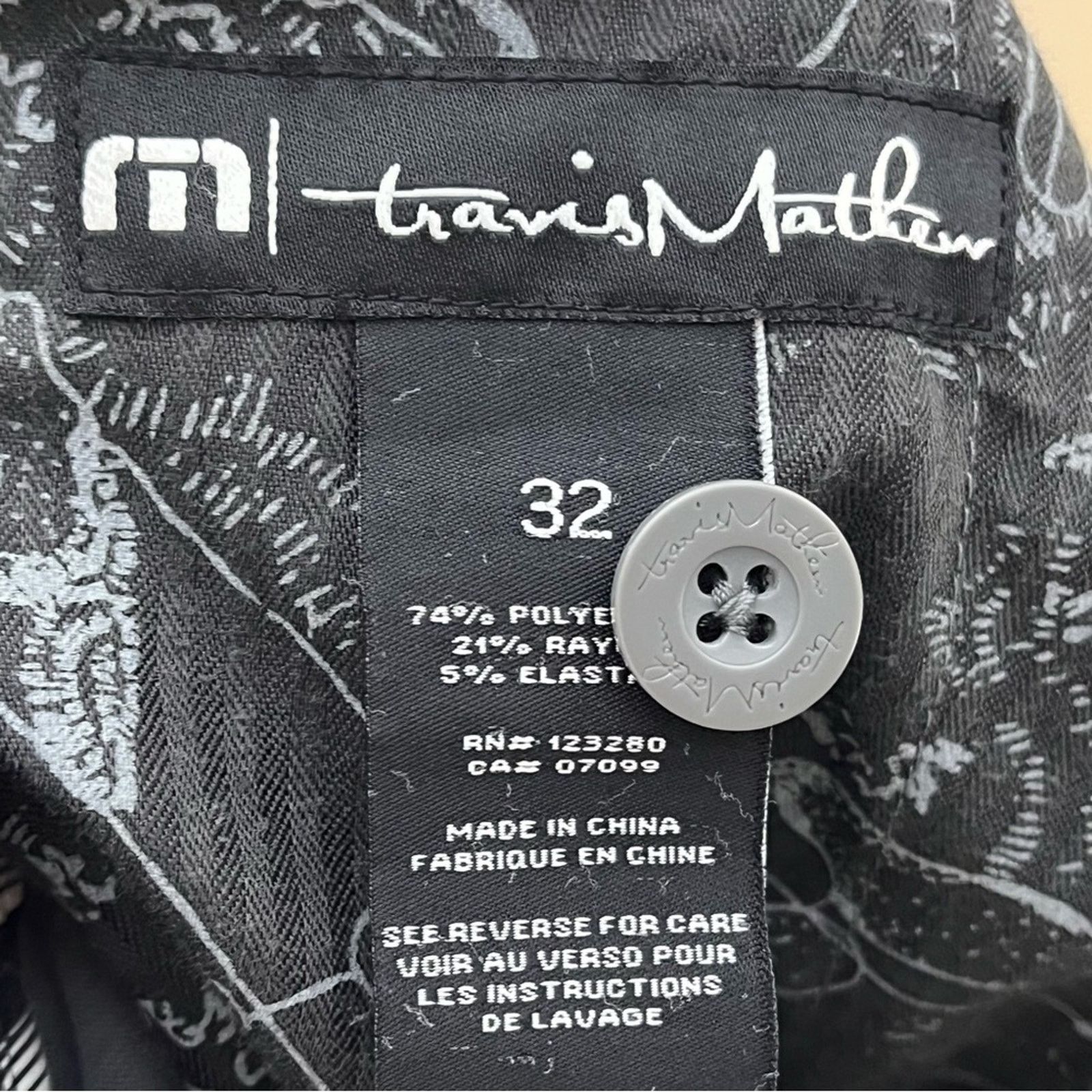 TravisMathew TRAVIS MATHEW gray flat front shorts Size US 32 / EU 48 - 5 Thumbnail