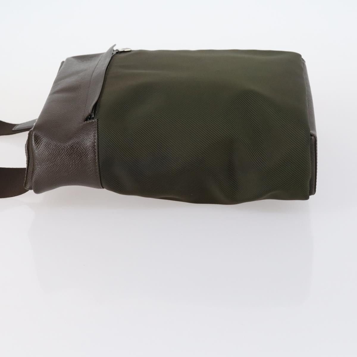 LOUIS VUITTON Taiga Beluga Shoulder Bag Grizzly M30918