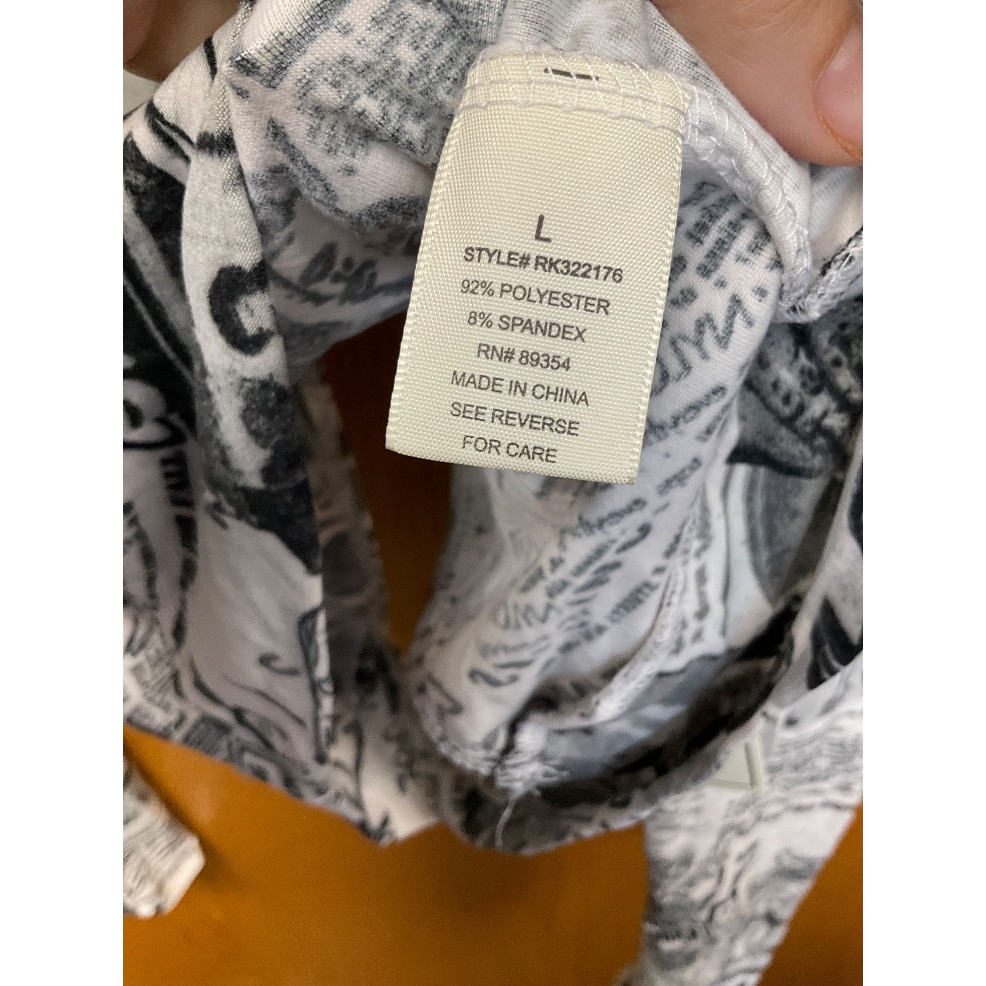 Other No Comment NY.LA Large Womens Long Sleeve Newspaper Print Cr Size L / US 10 / IT 46 - 5 Thumbnail