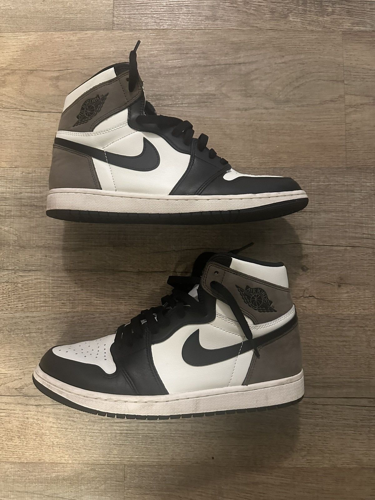 Jordan Brand Air Jordan 1 Retro High OG SIZE 11 Size US 11 / EU 44 - 1 Thumbnail