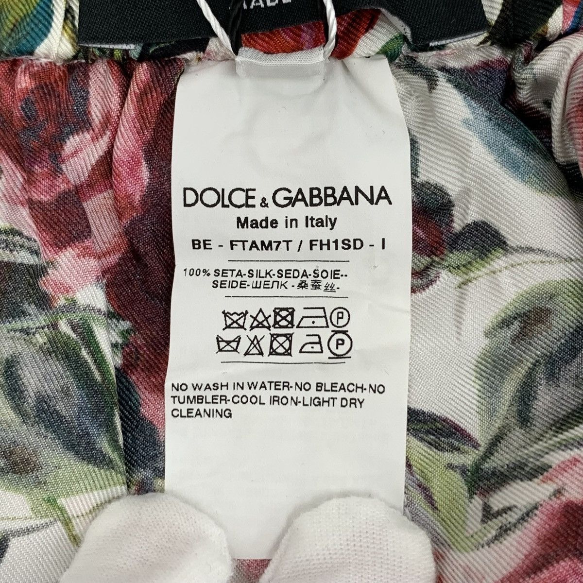 Dolce & Gabbana Dolce & Gabbana All-over Rose Print Silk Casual Shorts K26WX Size 25" / US 0 / IT 36 - 7 Thumbnail
