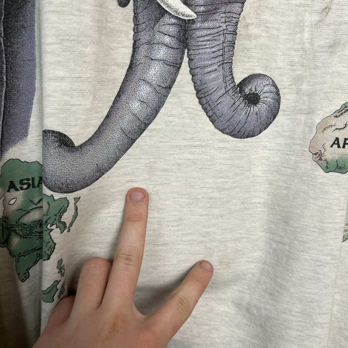 Vintage Vintage Elephant Big Logo 1992 Graphic print tee Size US XL / EU 56 / 4 - 6 Thumbnail