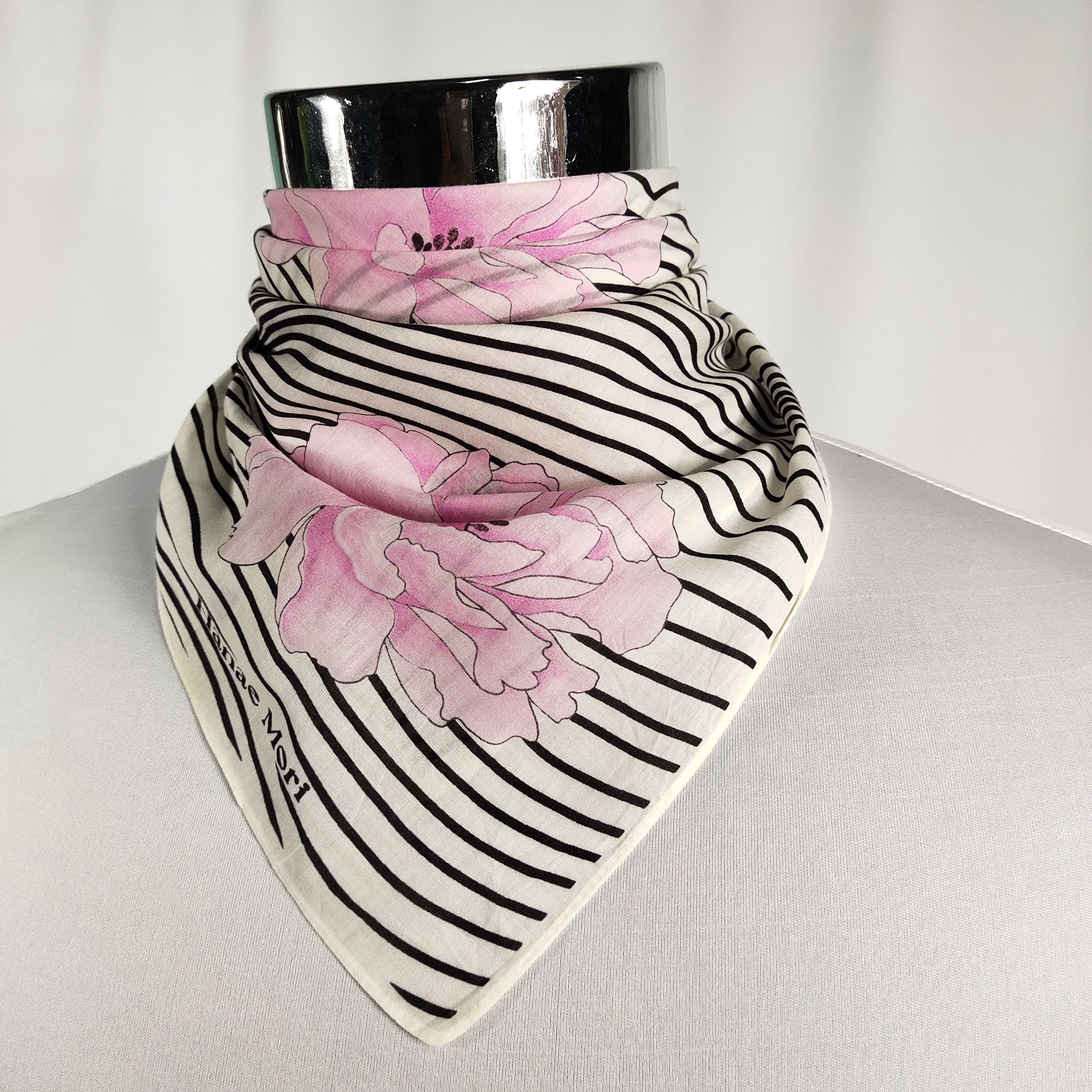 Hanae Mori × Vintage Hanae Mori Handkerchief / Neckerchief / Bandana FZ298 Size ONE SIZE - 1 Thumbnail