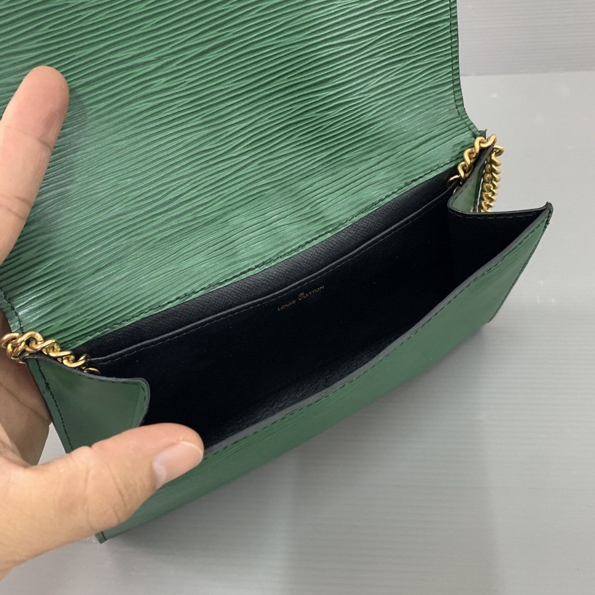Louis Vuitton Louis Vuitton Epi Leather Pochette Bag Size ONE SIZE - 15 Thumbnail