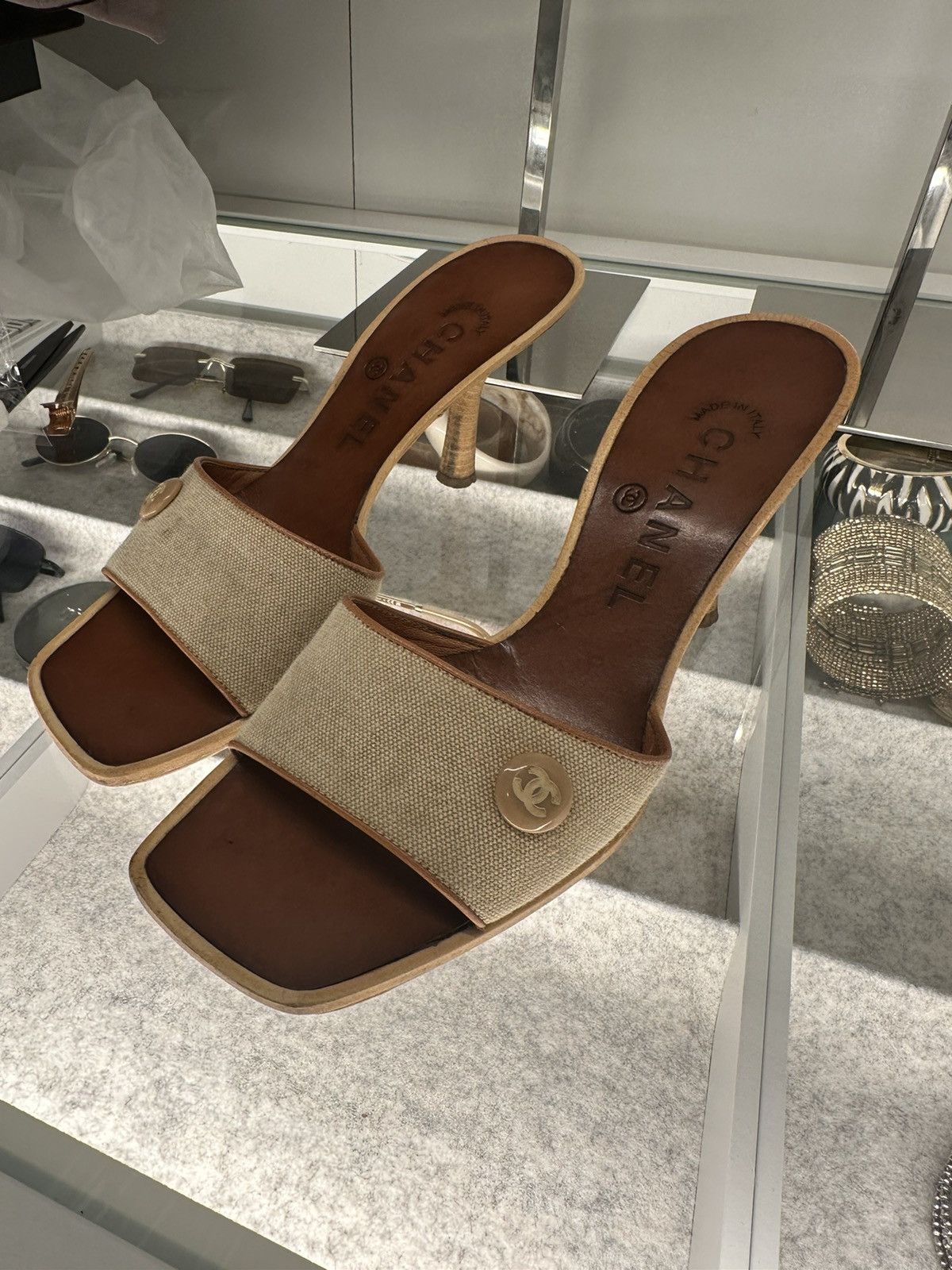 Chanel Chanel brown and beige canvas mules size 35.5 Size US 5.5 / IT 35.5 - 3 Thumbnail