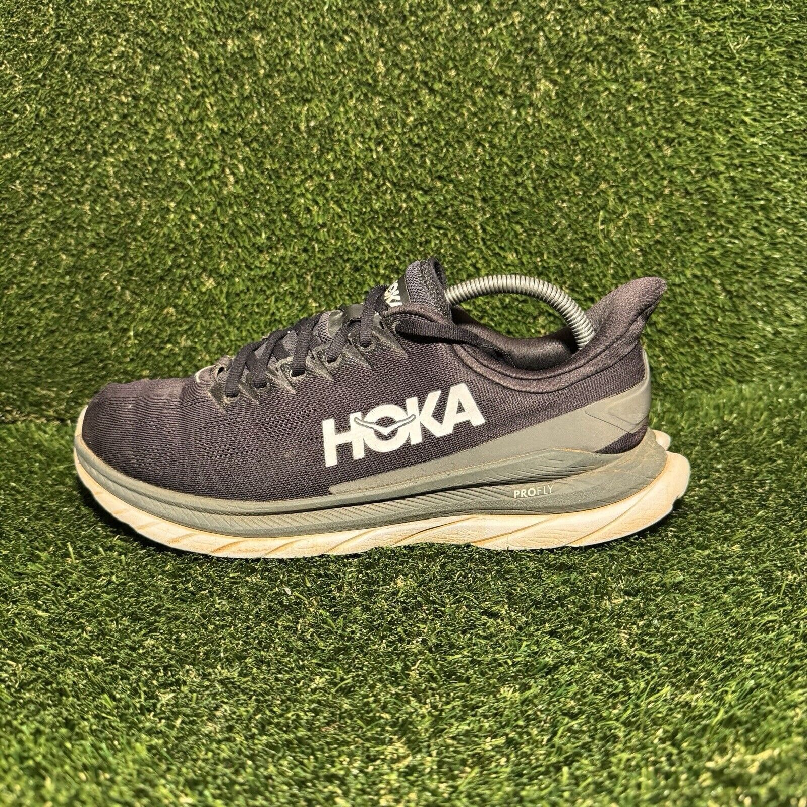 Hoka Size 9.5 - Hoka One One Mach 4 Black Size US 9.5 / EU 42-43 - 1 Thumbnail