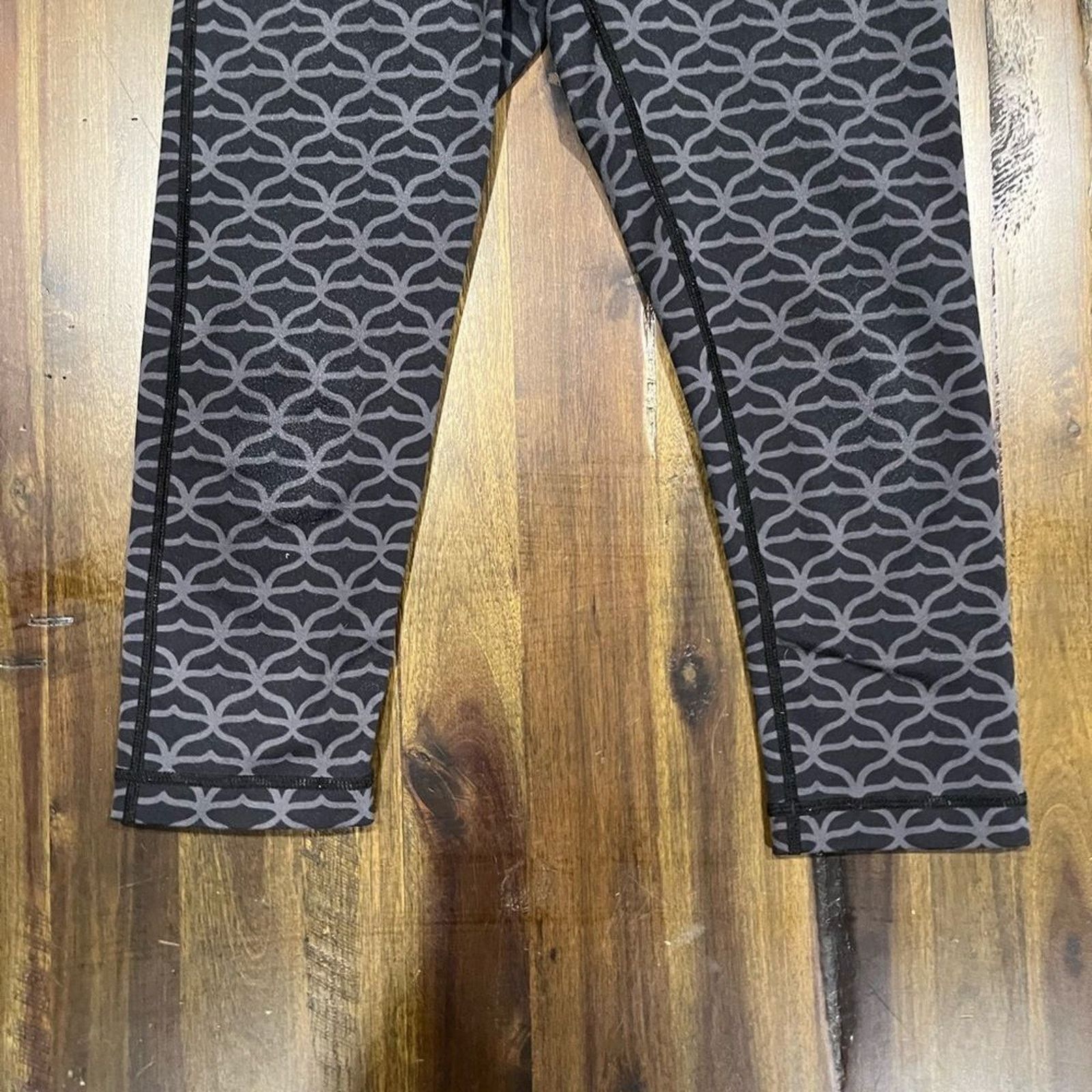 Vineyard Vines Vineyard Vines Etched Whale Tail Leggings, Women's Size XS Size 24" / US 00 / IT 34 - 8 Thumbnail