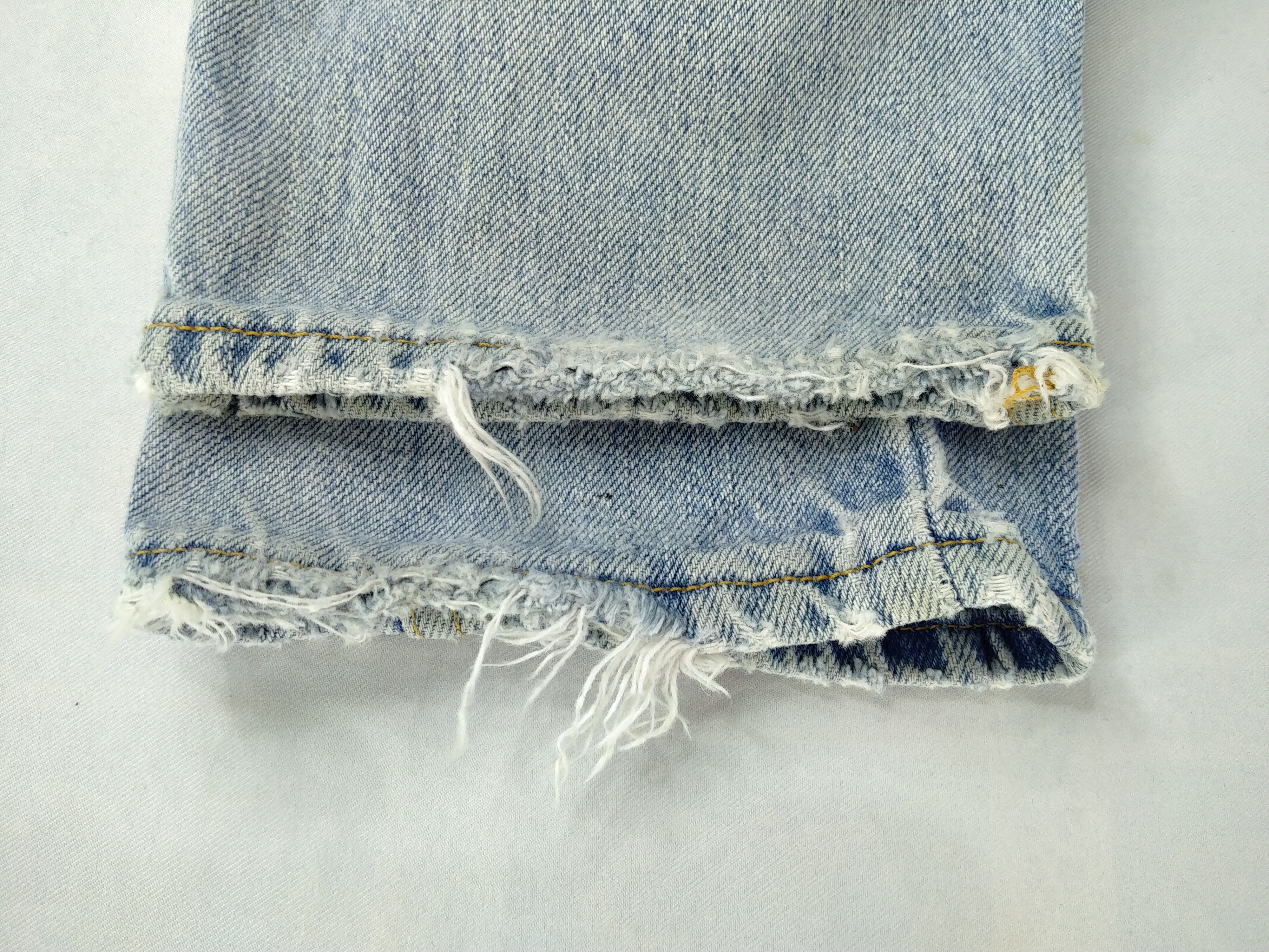 Levi's Light Wash Vintage Levi's 550 Classic Relaxed Denim JN615 Size US 27 - 11 Thumbnail