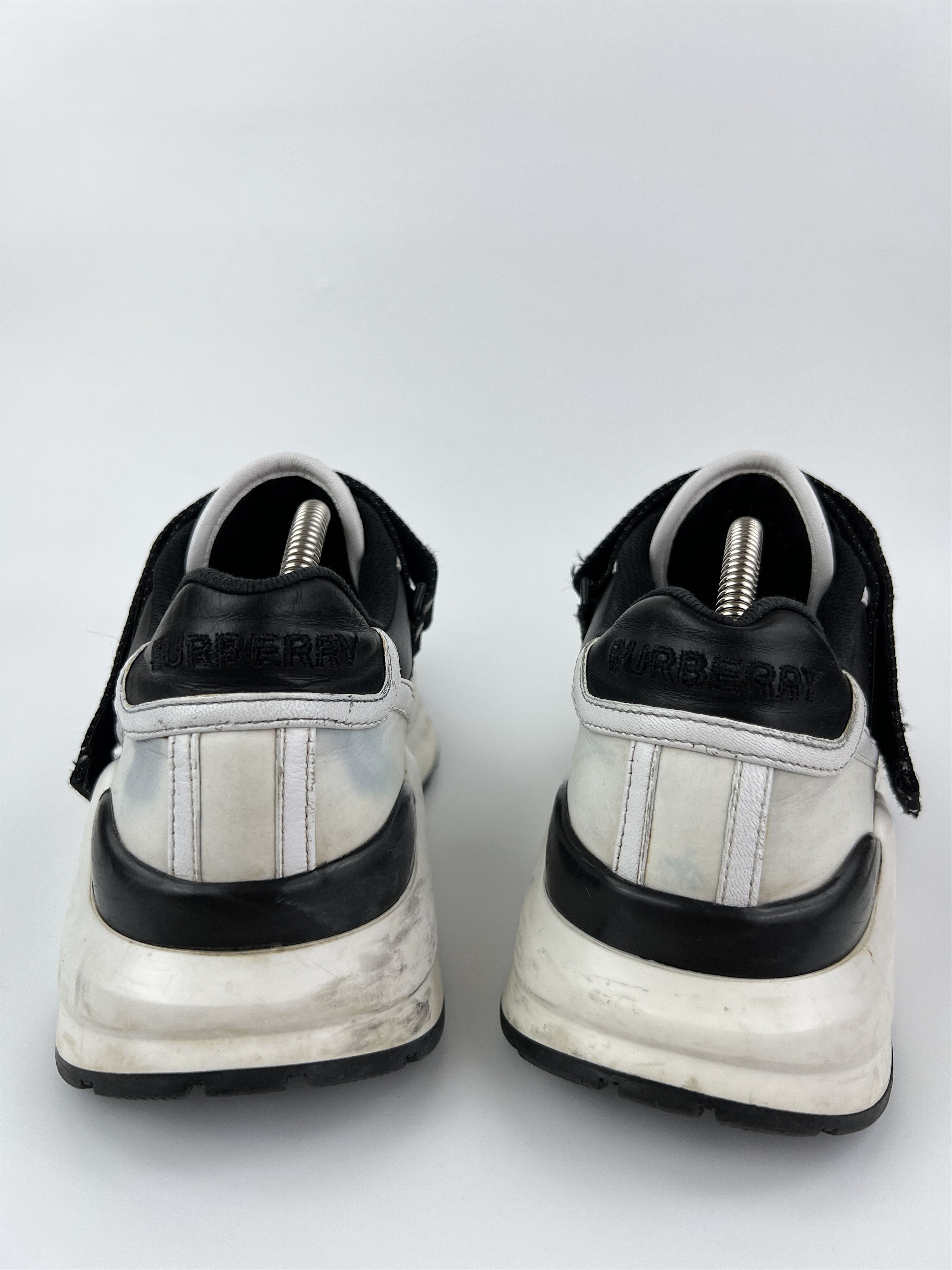 Burberry Burberry Leather Low Top Heavy Chunky Sneakers Spell Logo Size US 8 / EU 41 - 7 Thumbnail