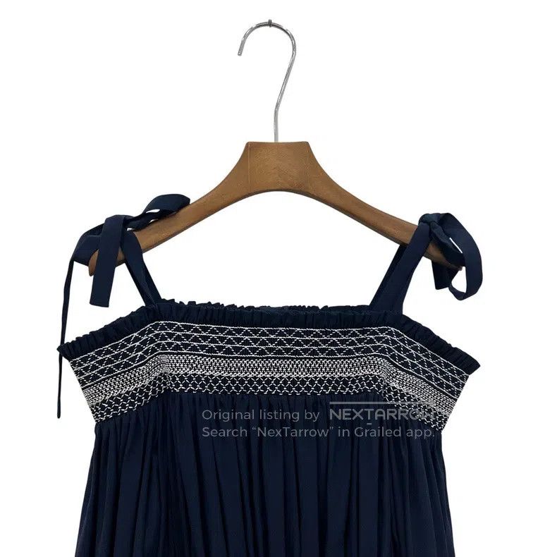 Louis Vuitton Louis Vuitton Navy embroidered lace long sleeve Size XS / US 0-2 / IT 36-38 - 2 Thumbnail