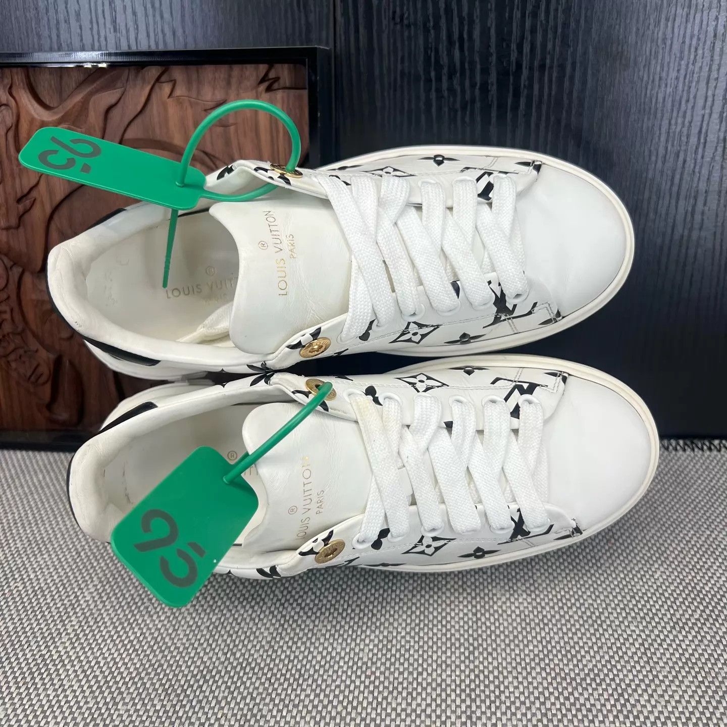 Louis Vuitton LV Time Out Black White All Over Print 34.5 Size US 4 / IT 34 - 5 Thumbnail