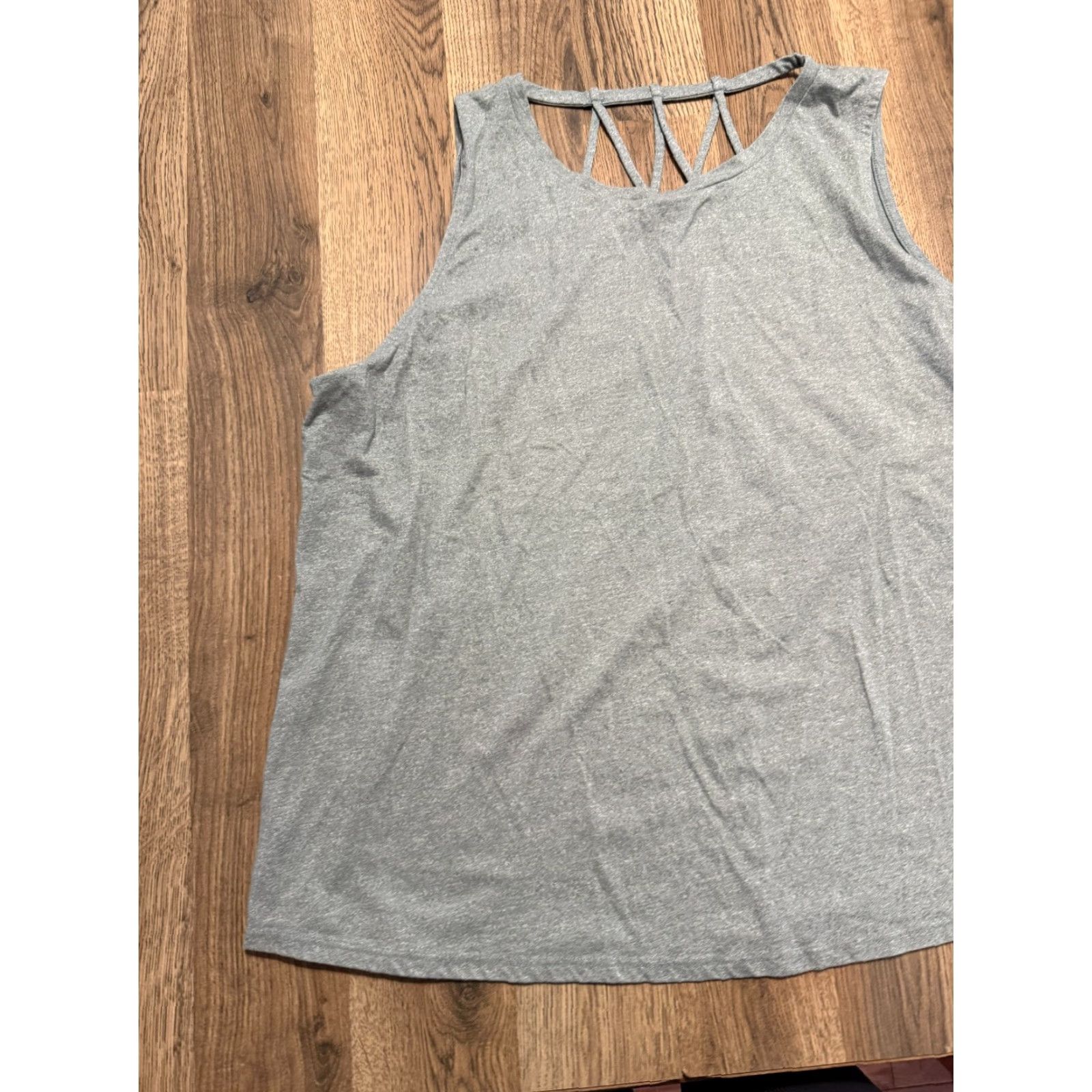 Vintage **Women's Size Medium 24/7 Maurices Green Tank Top Criss-cross Details** User: Women's Size Medium 24/7 Maurices Green Tank Top Criss-cross Details Size M / US 6-8 / IT 42-44 - 4 Thumbnail