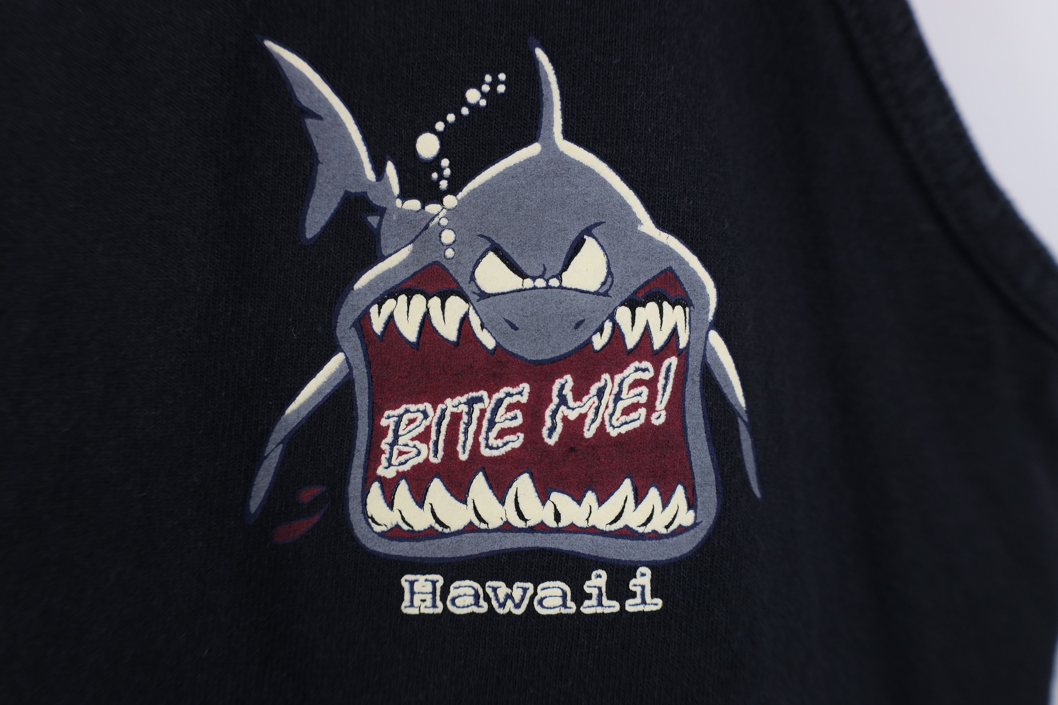 Vintage Vintage 90s Streetwear Shark Bite Me Hawaii Tank Top T-Shirt Size US L / EU 52-54 / 3 - 4 Thumbnail