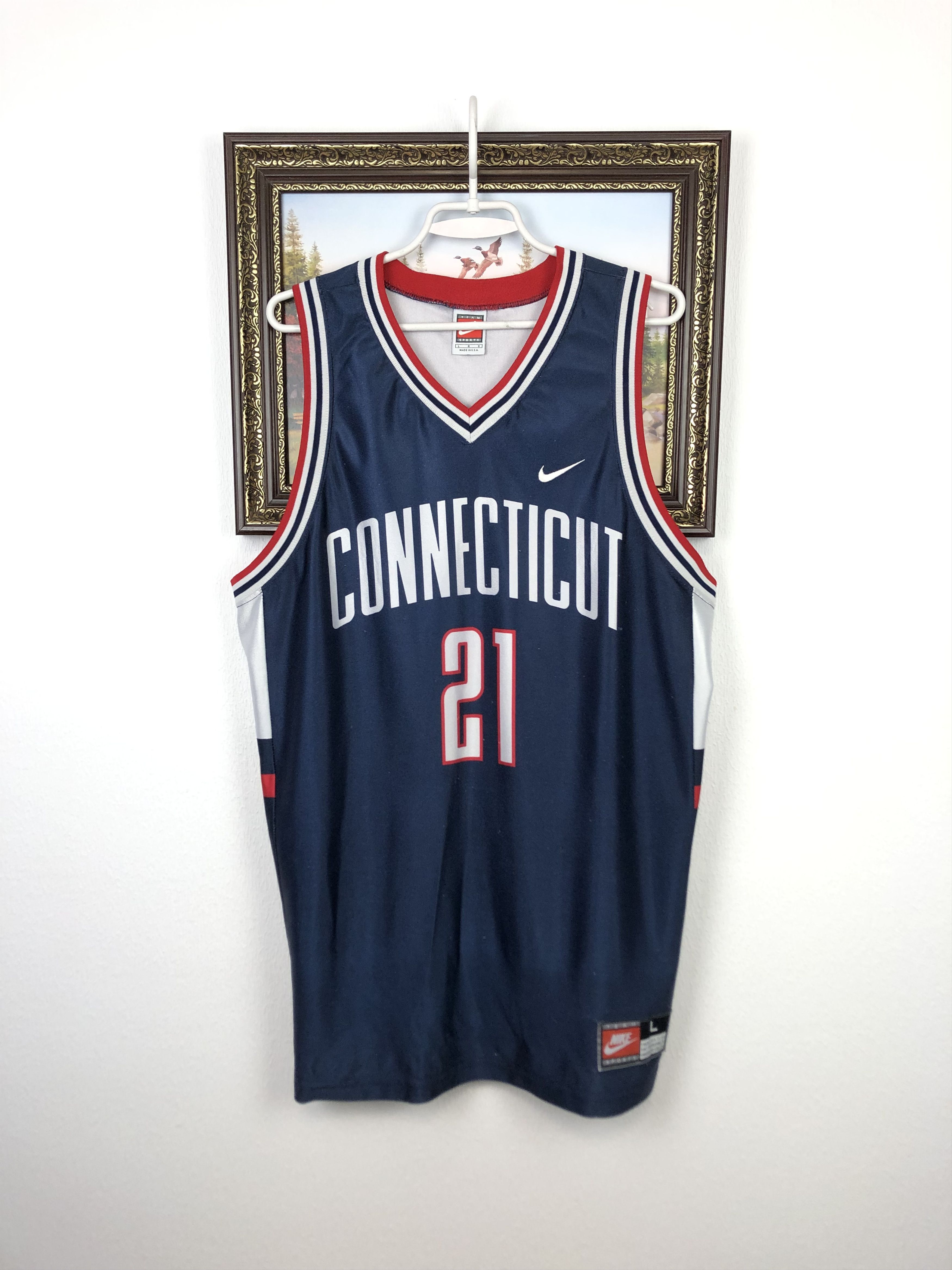Nike Vintage Connecticut Huskies UCONN Moore NCAA Tee Jersey Size US L / EU 52-54 / 3 - 1 Thumbnail