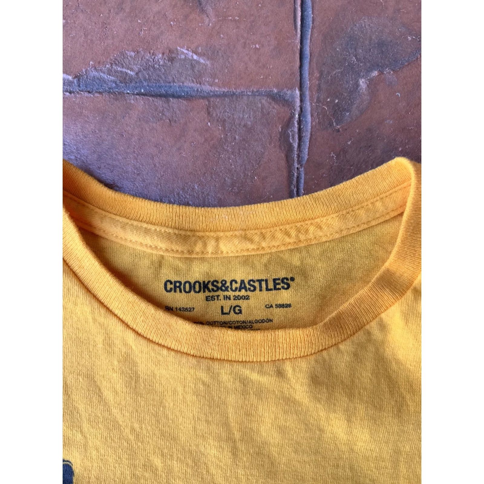 Crooks & Castles Crooks & Castles Medusa Graphic T-Shirt L Men Yellow Streetwear Y2K Hoodie? No Size US L / EU 52-54 / 3 - 2 Thumbnail