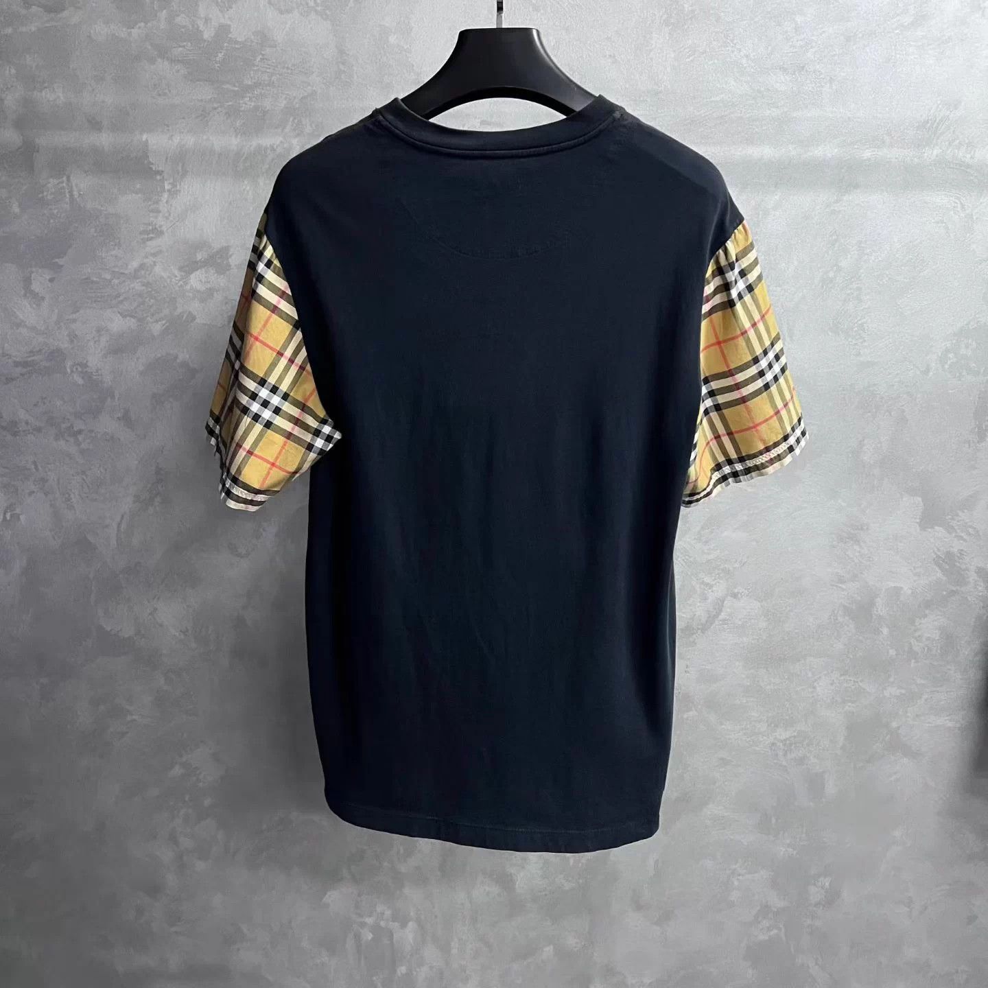 Burberry Burberry Black Nova Check T-shirt M with tags Size US M / EU 48-50 / 2 - 2 Thumbnail