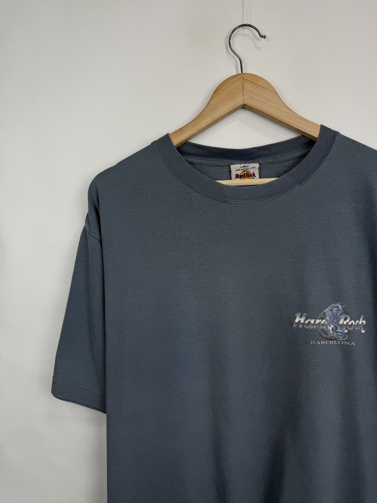 Hard Rock Cafe 🇪🇸 Vintage 90s Hard Rock Cafe Barcelona Spain T-Shirt Dragon Size US L / EU 52-54 / 3 - 7 Thumbnail