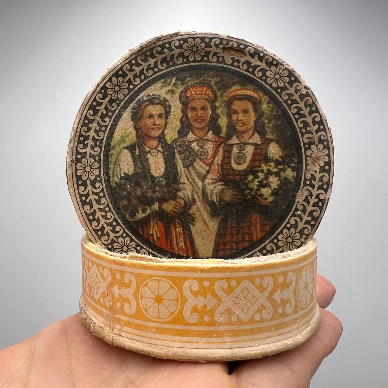 Vintage 1960's DZINTARS RIGA Vintage Compact Face Puff Powder Box Size ONE SIZE - 3 Thumbnail