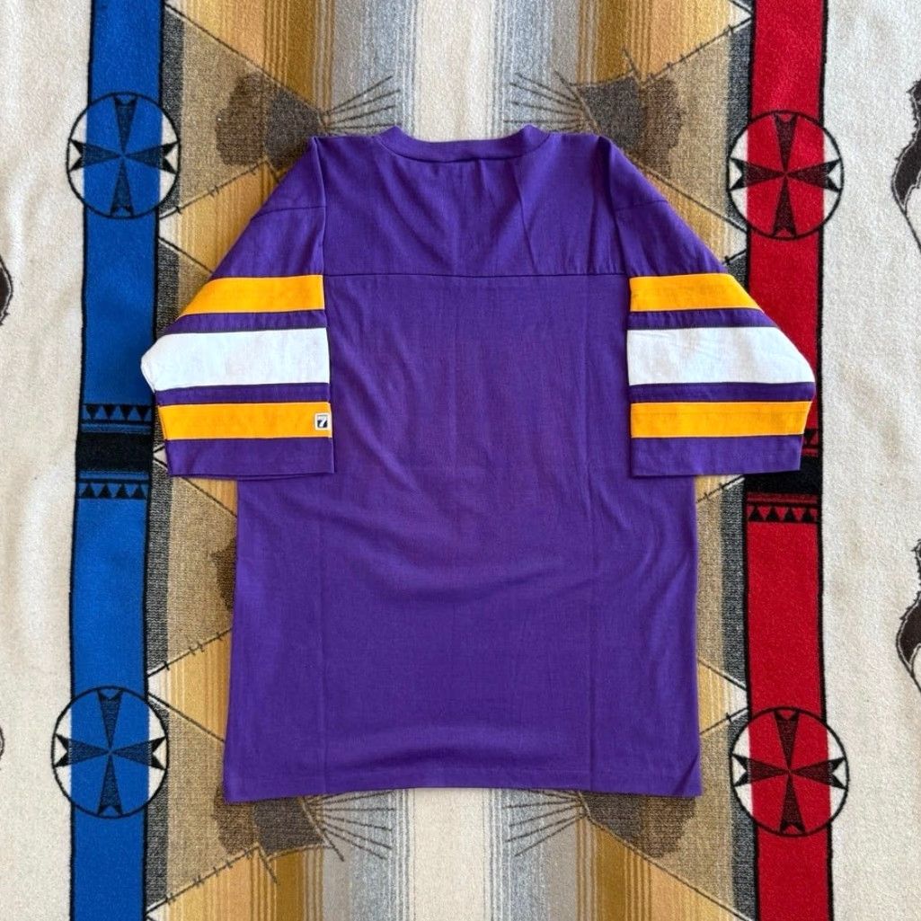 Logo 7 VINTAGE 80s Los Angeles Lakers Logo 7 T-Shirt Size Medium Basketball NBA USA Shirt Mens M Purple 80s Basketball Lakers Logo7 Vintage Size US M / EU 48-50 / 2 - 5 Thumbnail