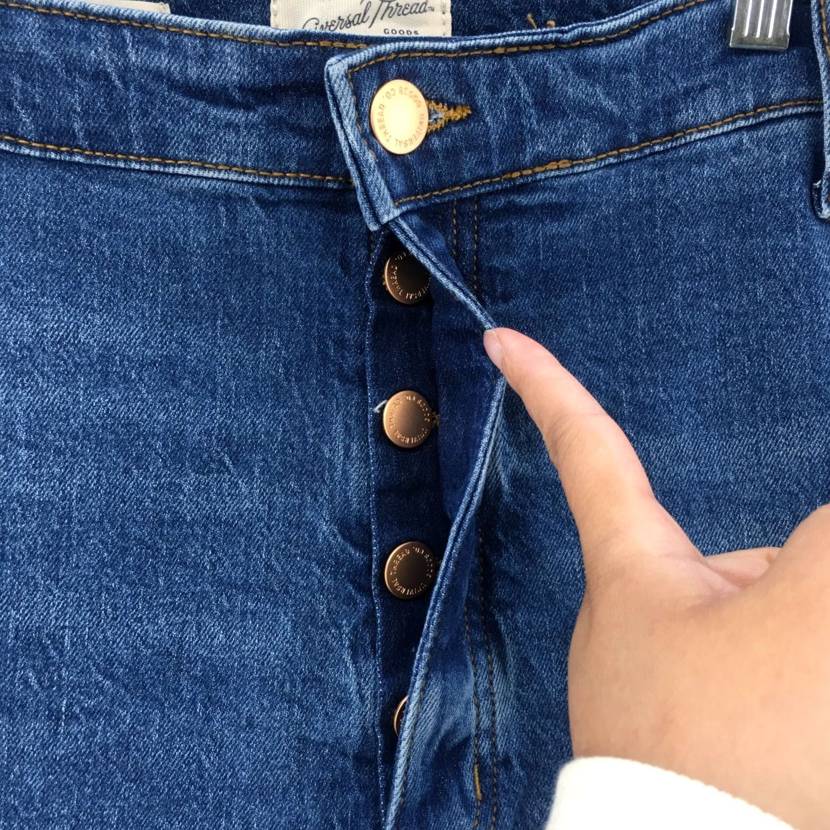 Vintage Universal Thread Capri Jeans Womens 24 Blue Denim Cut-off Buttons Jeans Capris Womens 24 Blue Den​im Size 42" / US 20 - 4 Thumbnail