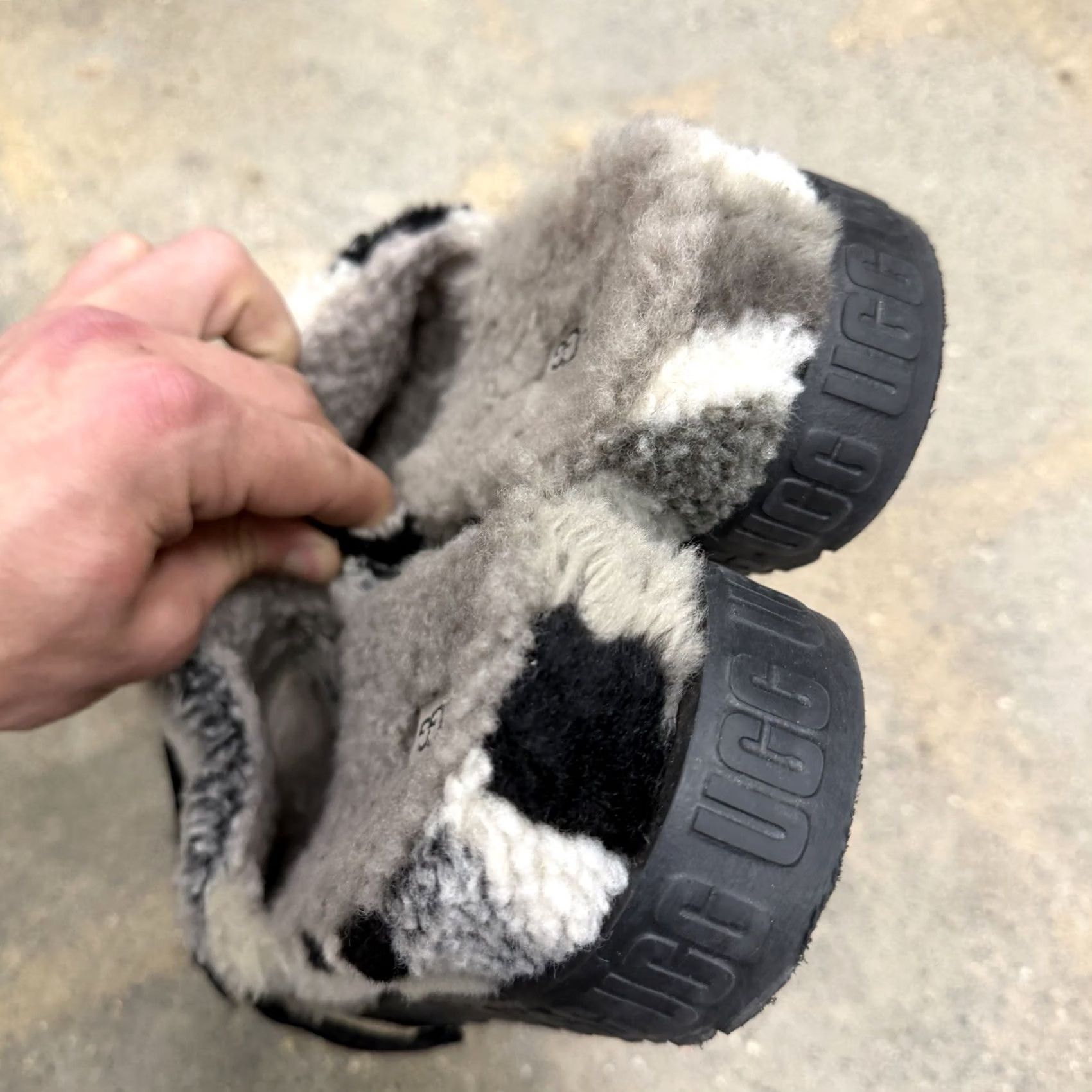 Ugg UGG Fluffita Cali Collage Slide Slippers Gray White Black Faux Fur Size 7 Slides Women Casual Slipper Slipper, Slid Size US 7 / IT 37 - 7 Thumbnail