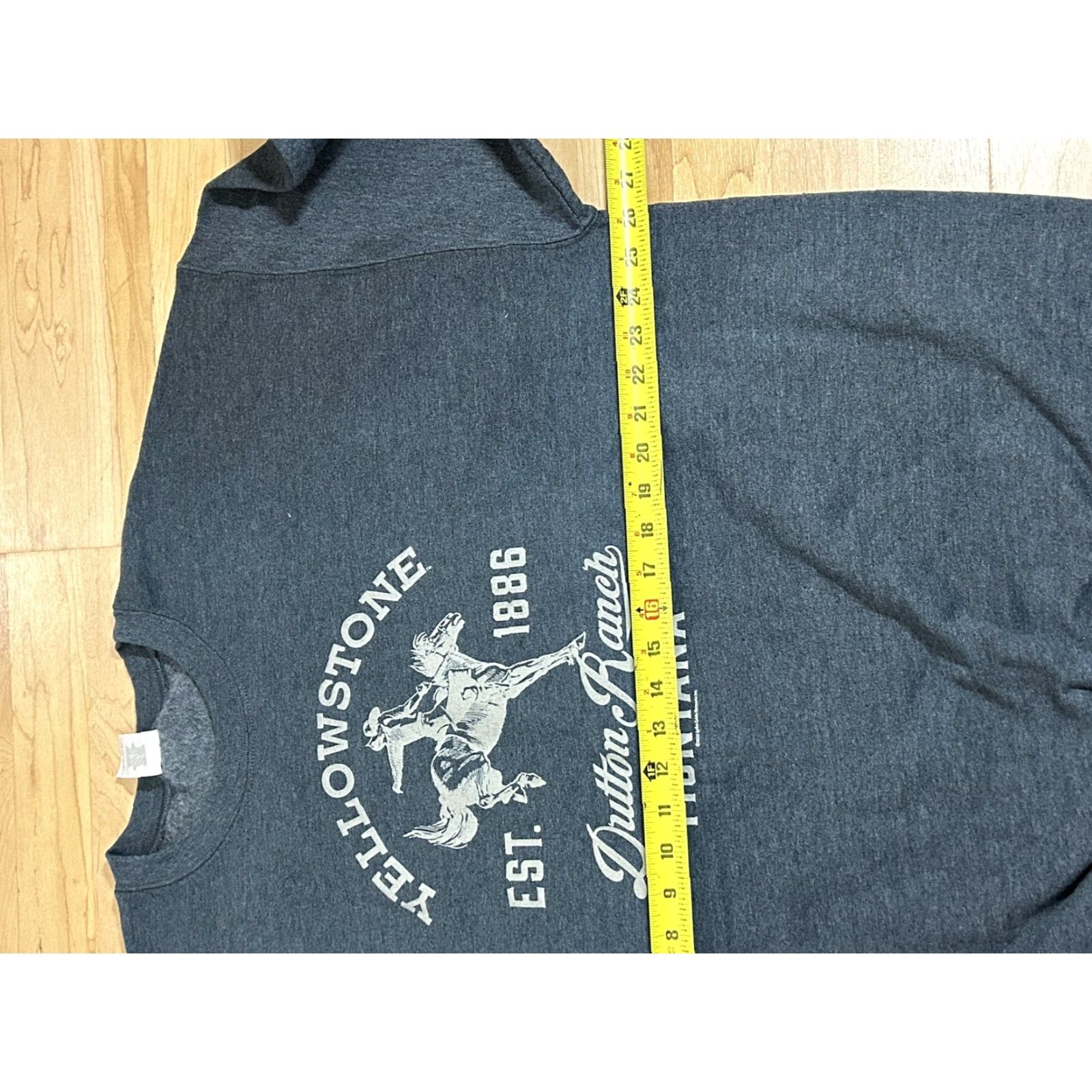 Vintage VINTAGE Yellowstone Dutton Ranch Sweater Gray Sweatshirt Pullover 2XL XXL Men Regular Crew Neck Logo All Seasons TV Casual Knit Shirt? Size US XXL / EU 58 / 5 - 4 Thumbnail