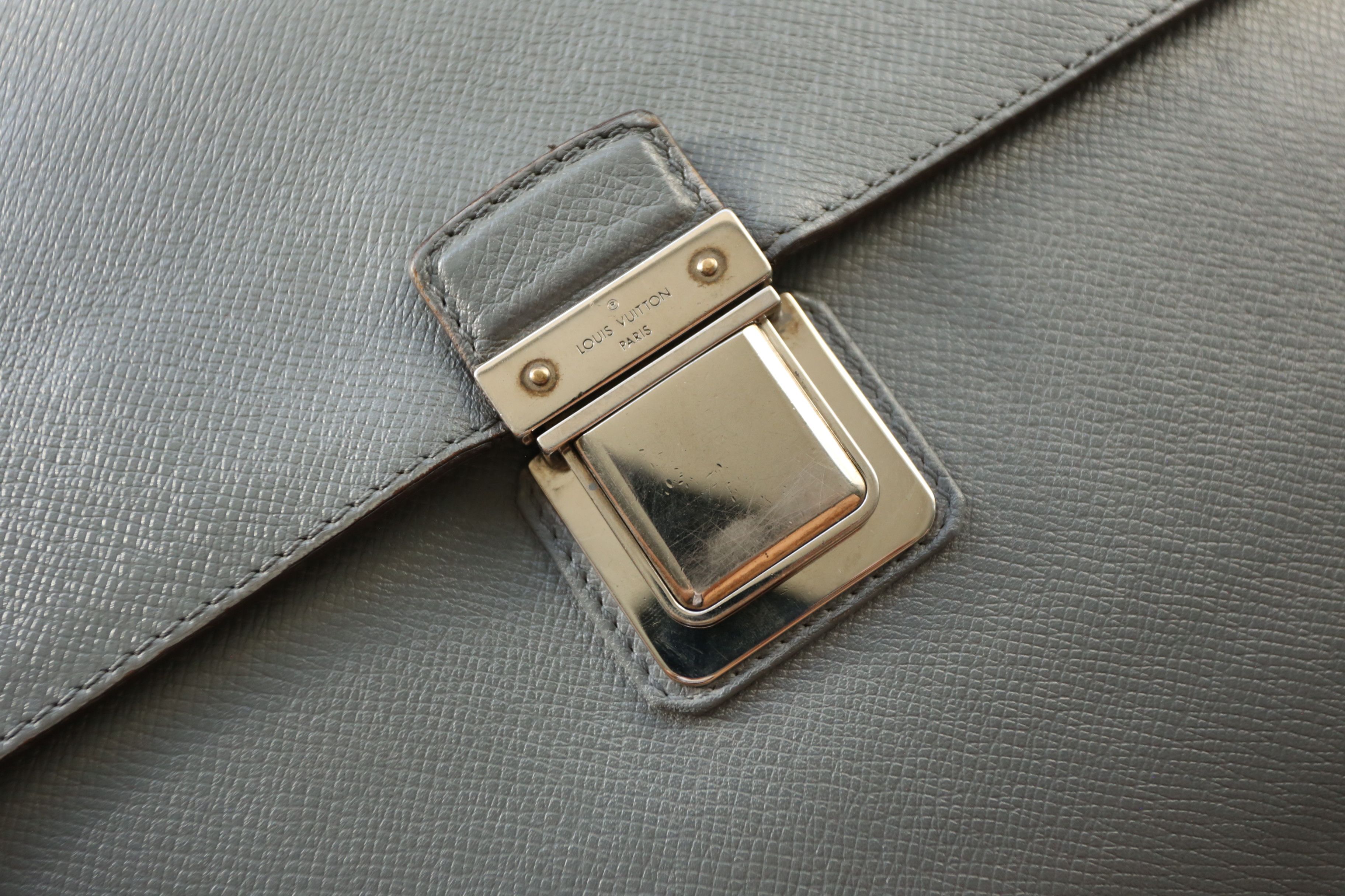 Louis Vuitton Louis Vuitton - Paul Helbers - S/S 10 - Taiga Vassili PM Size ONE SIZE - 11 Thumbnail