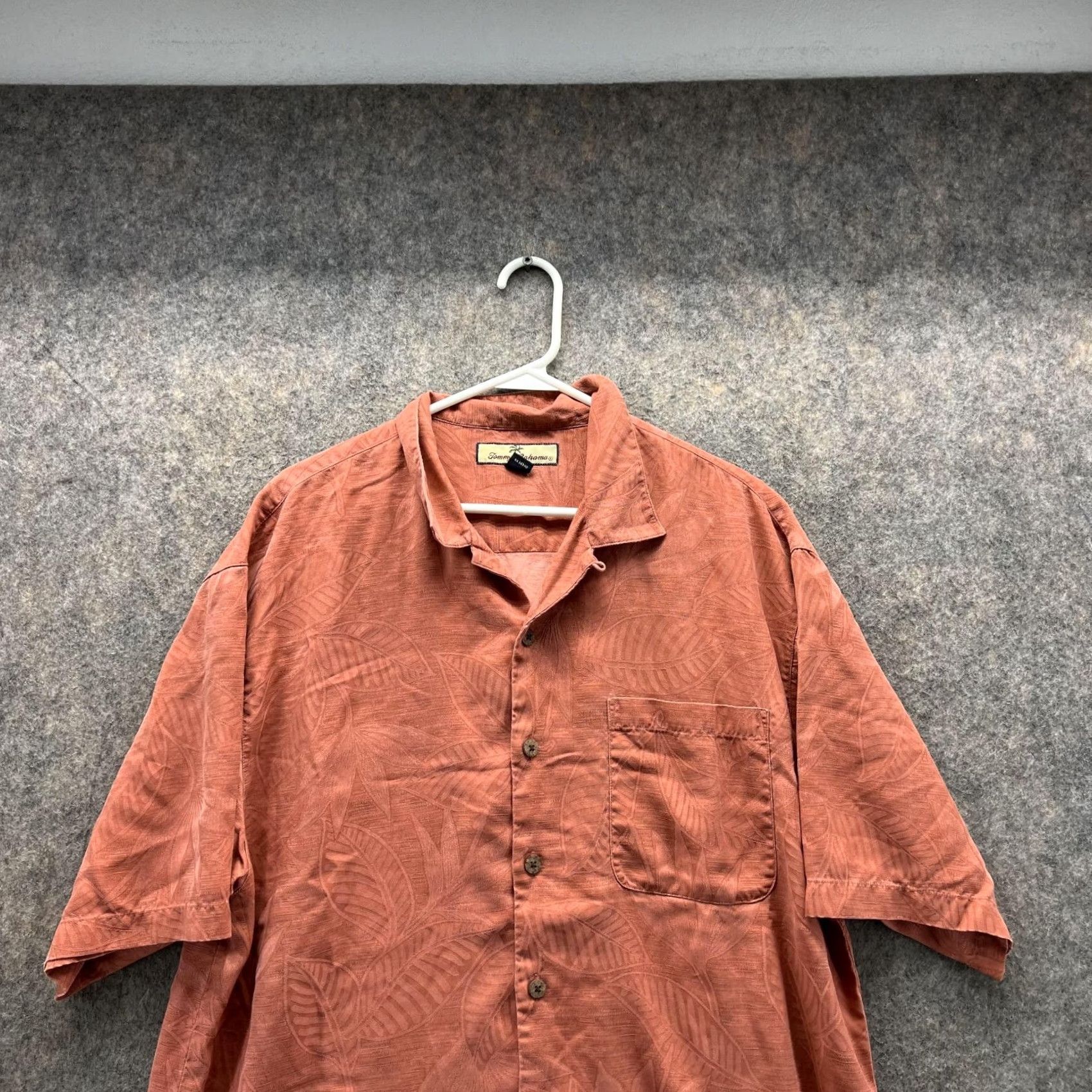 Tommy Bahama VINTAGE Tommy Bahama Shirt Men Large Adult Orange Silk Button-Down Casual/Formal/Workwear 48 in Chest Short Sleeve Button-Up Collared Regular Size US L / EU 52-54 / 3 - 2 Thumbnail