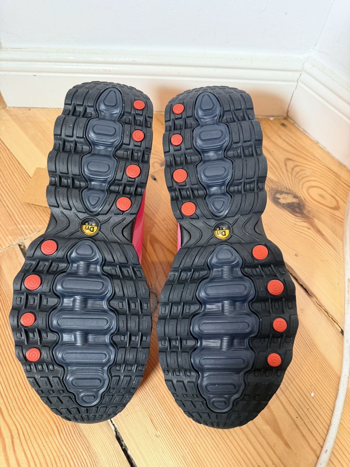 Nike Nike Air Max DN8 Hyper Pink Black US13 EU47.5 Deadstock Size US 14 / EU 47 - 7 Thumbnail